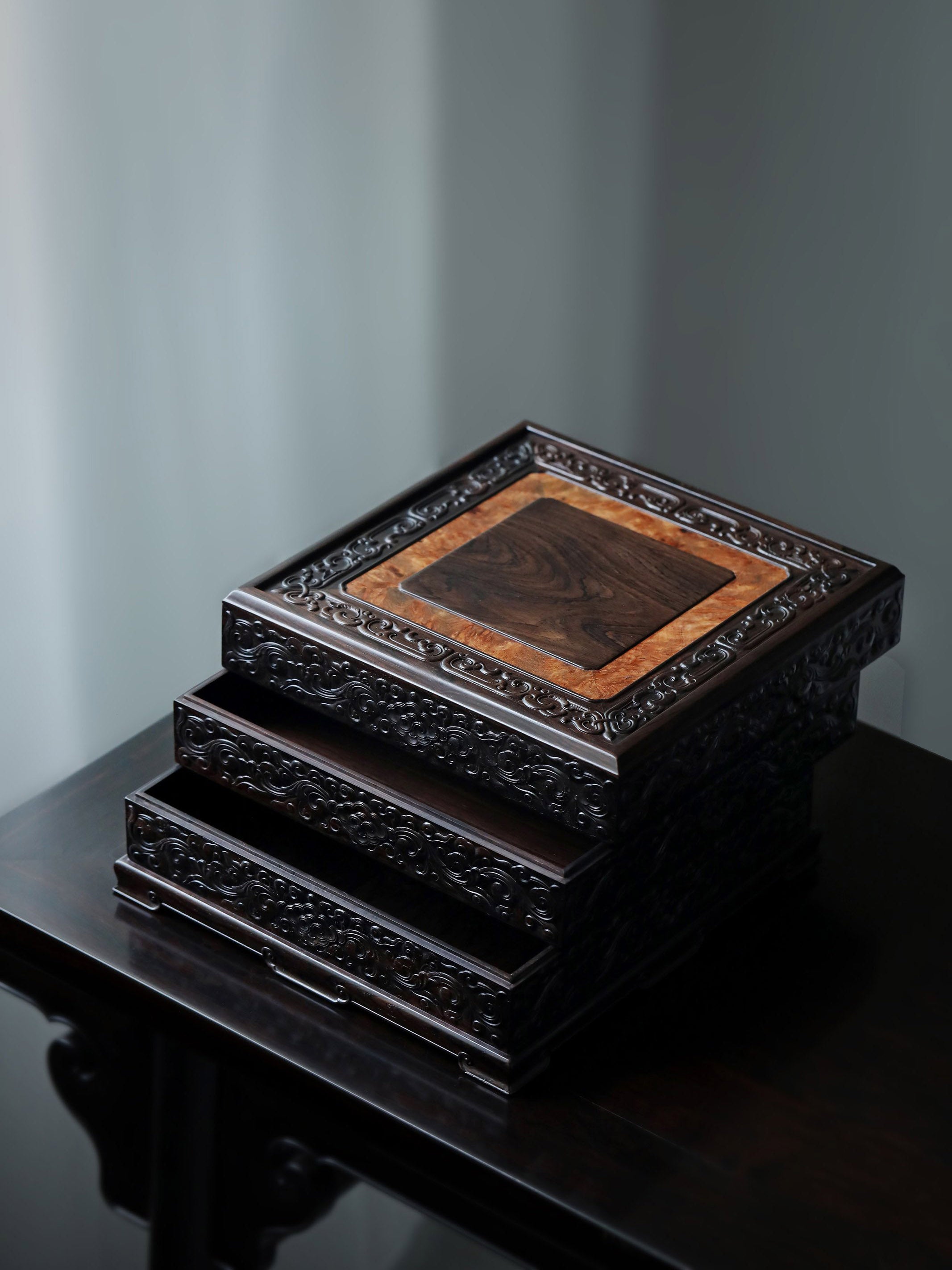 Purple sandalwood tea box with auspicious cloud and scroll patterns, three-tiered lid and four corners.