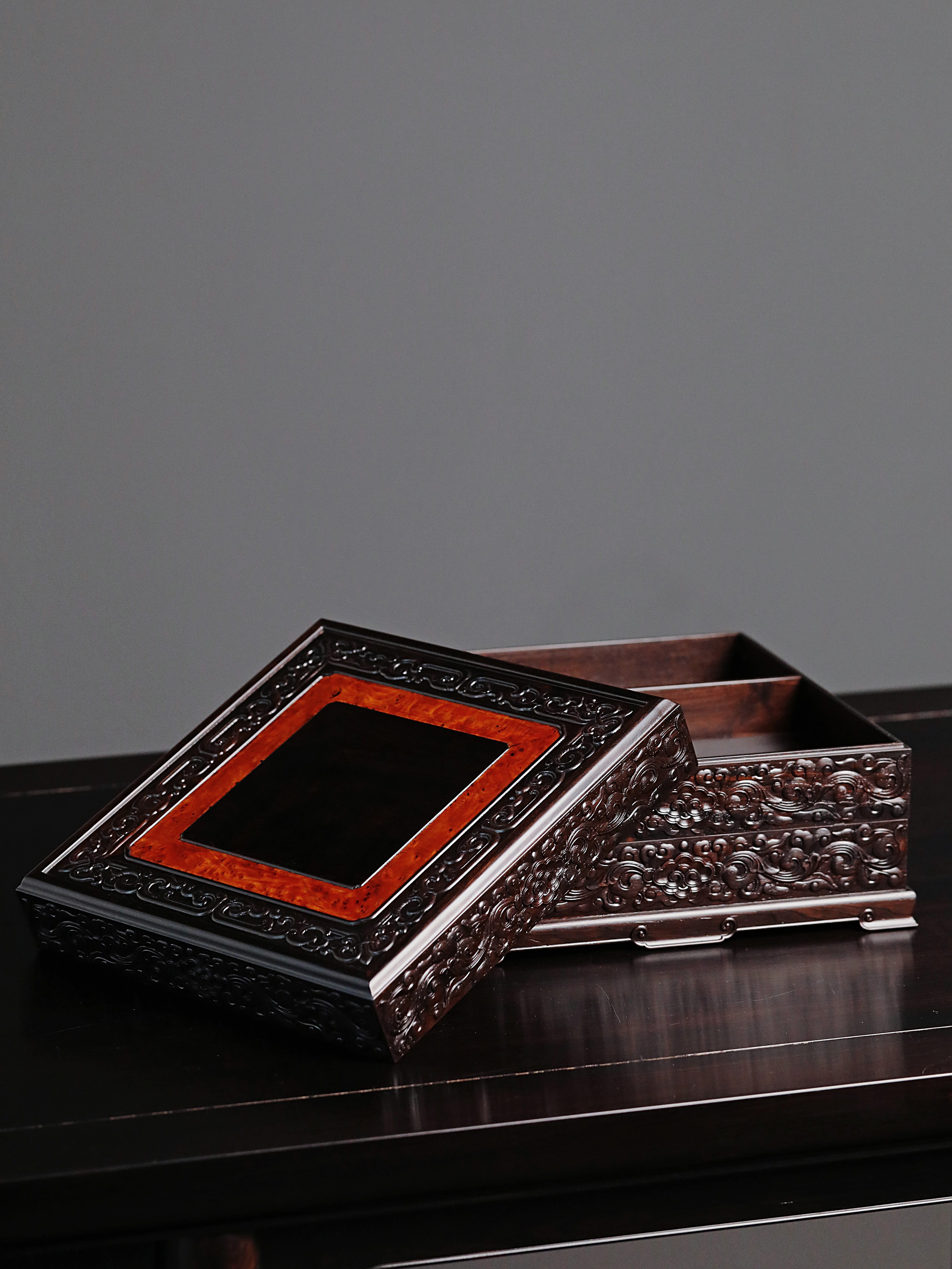 Purple sandalwood tea box with auspicious cloud and scroll patterns, three-tiered lid and four corners.