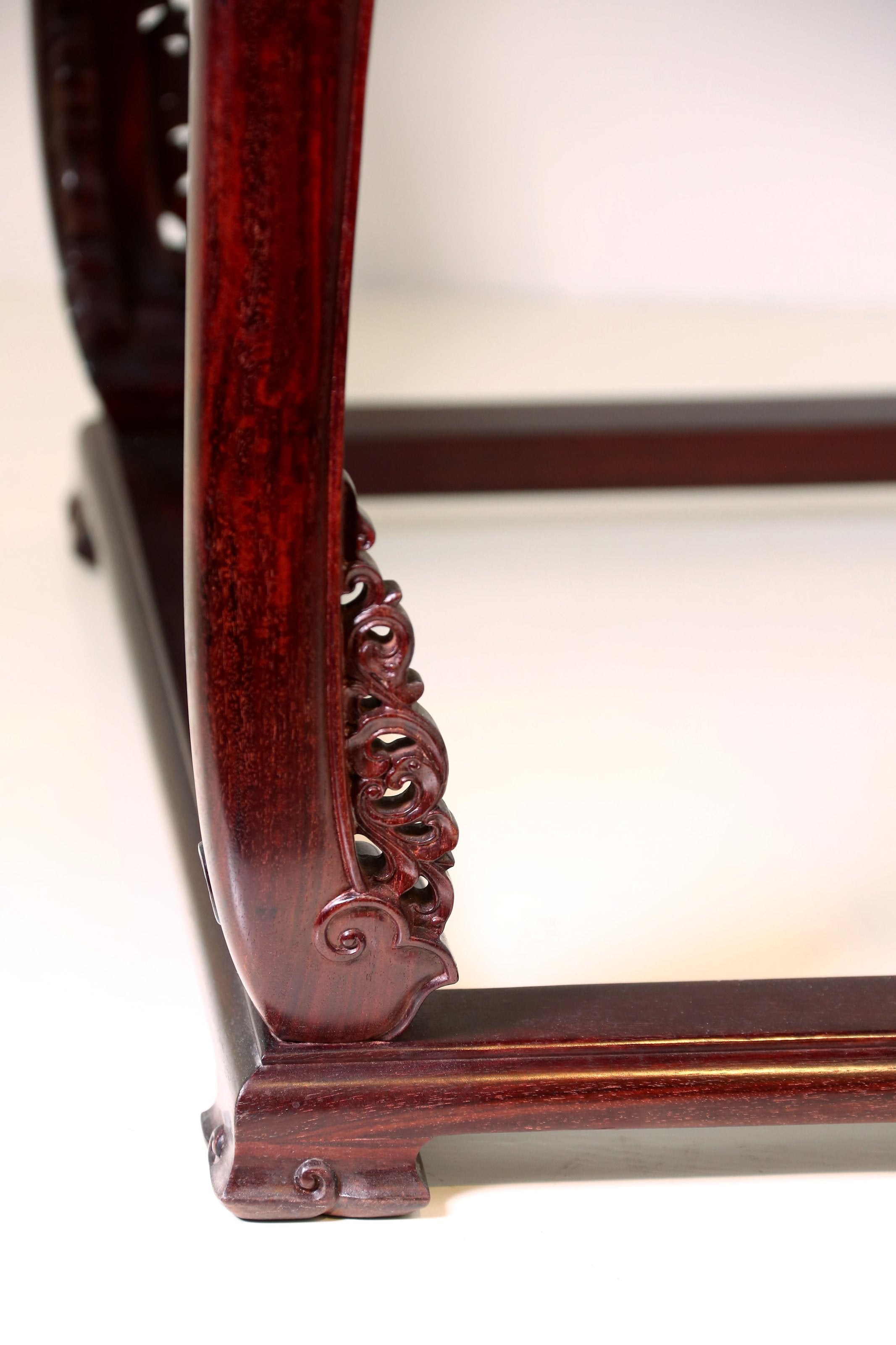 Small-leaf rosewood/Zambian rosewood scroll pattern waistband armchair