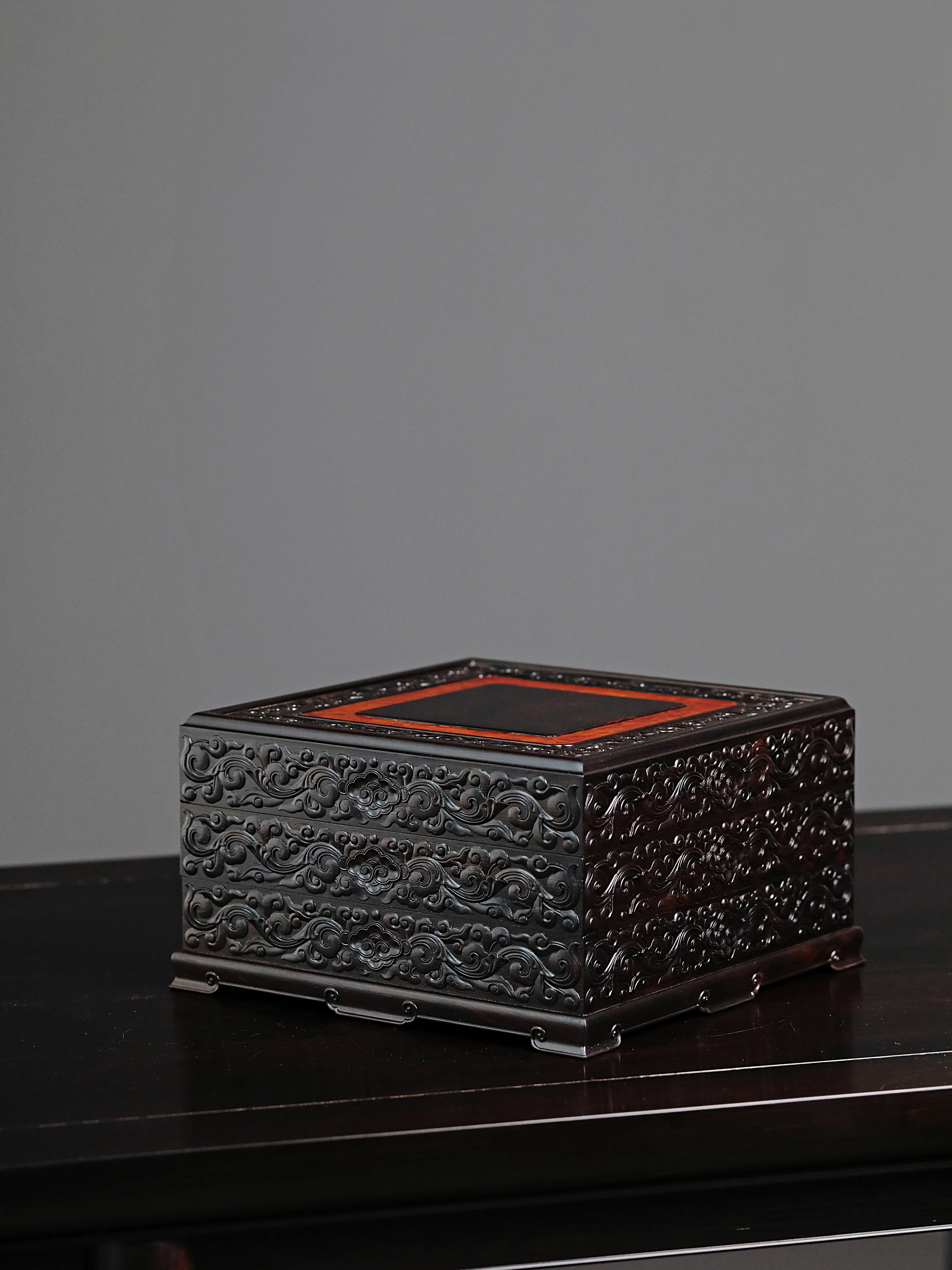 Purple sandalwood tea box with auspicious cloud and scroll patterns, three-tiered lid and four corners.