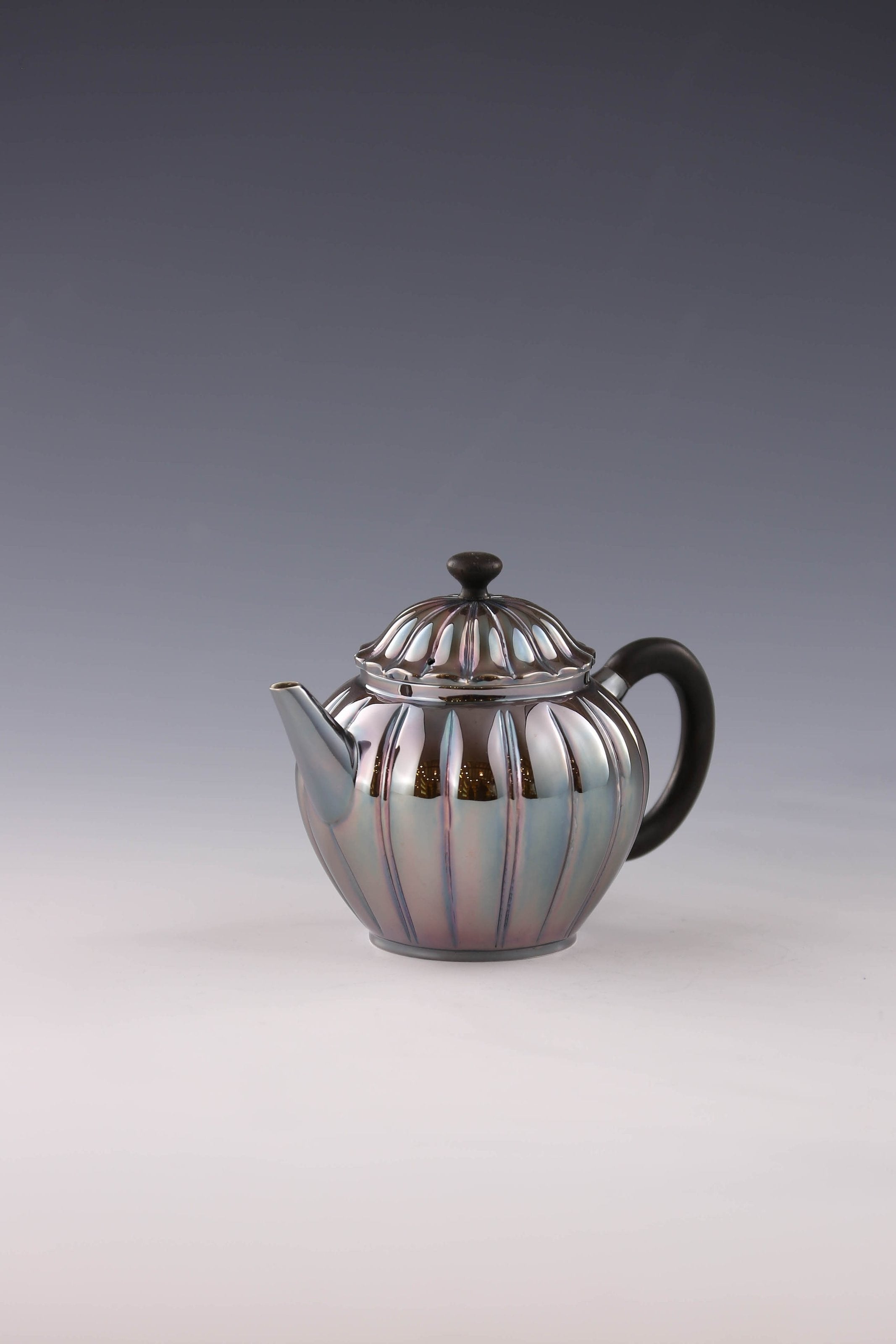 Chrysanthemum petal teapot