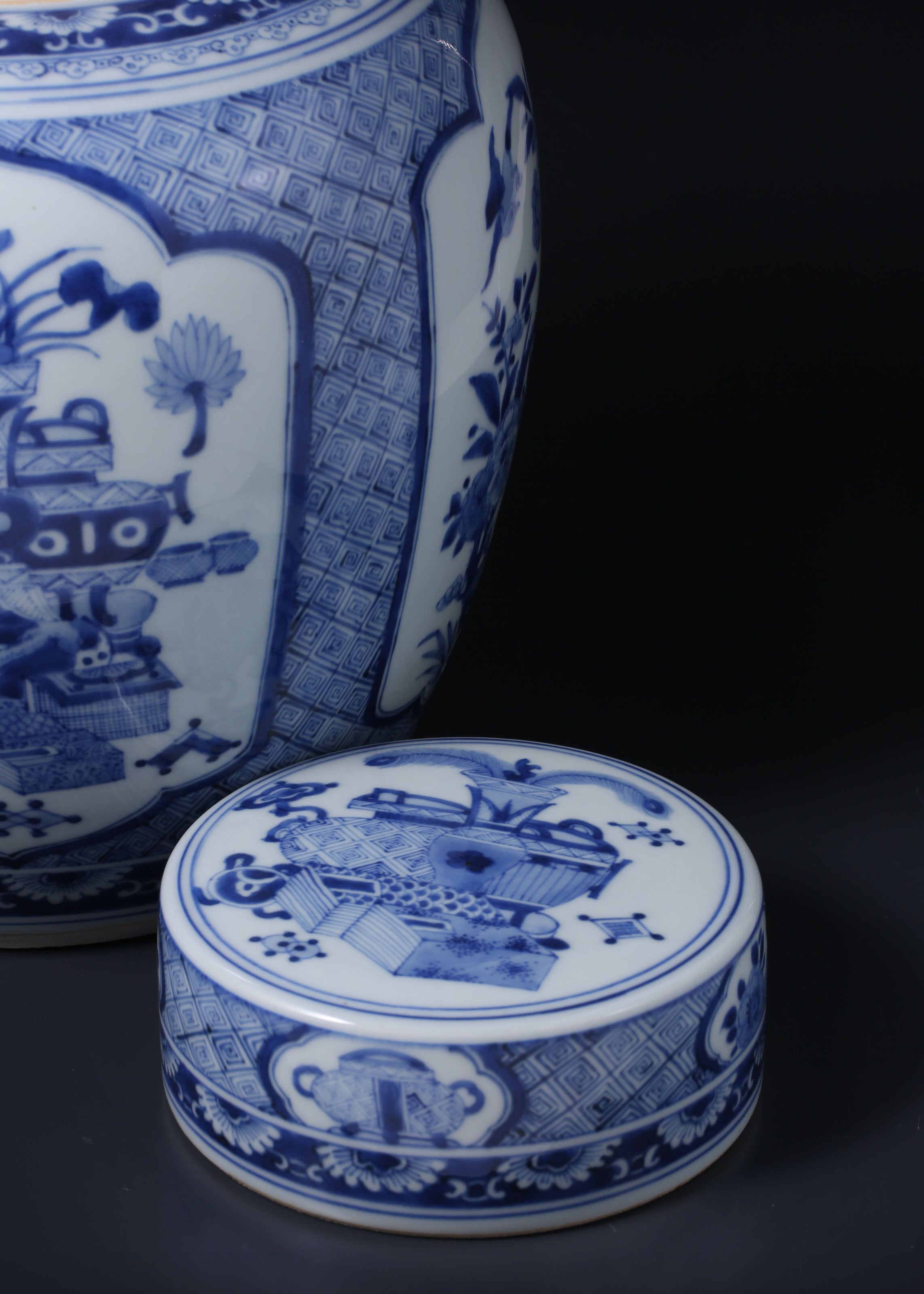 Kangxi blue and white porcelain tea caddy with four openwork panels depicting antique flowers and birds.