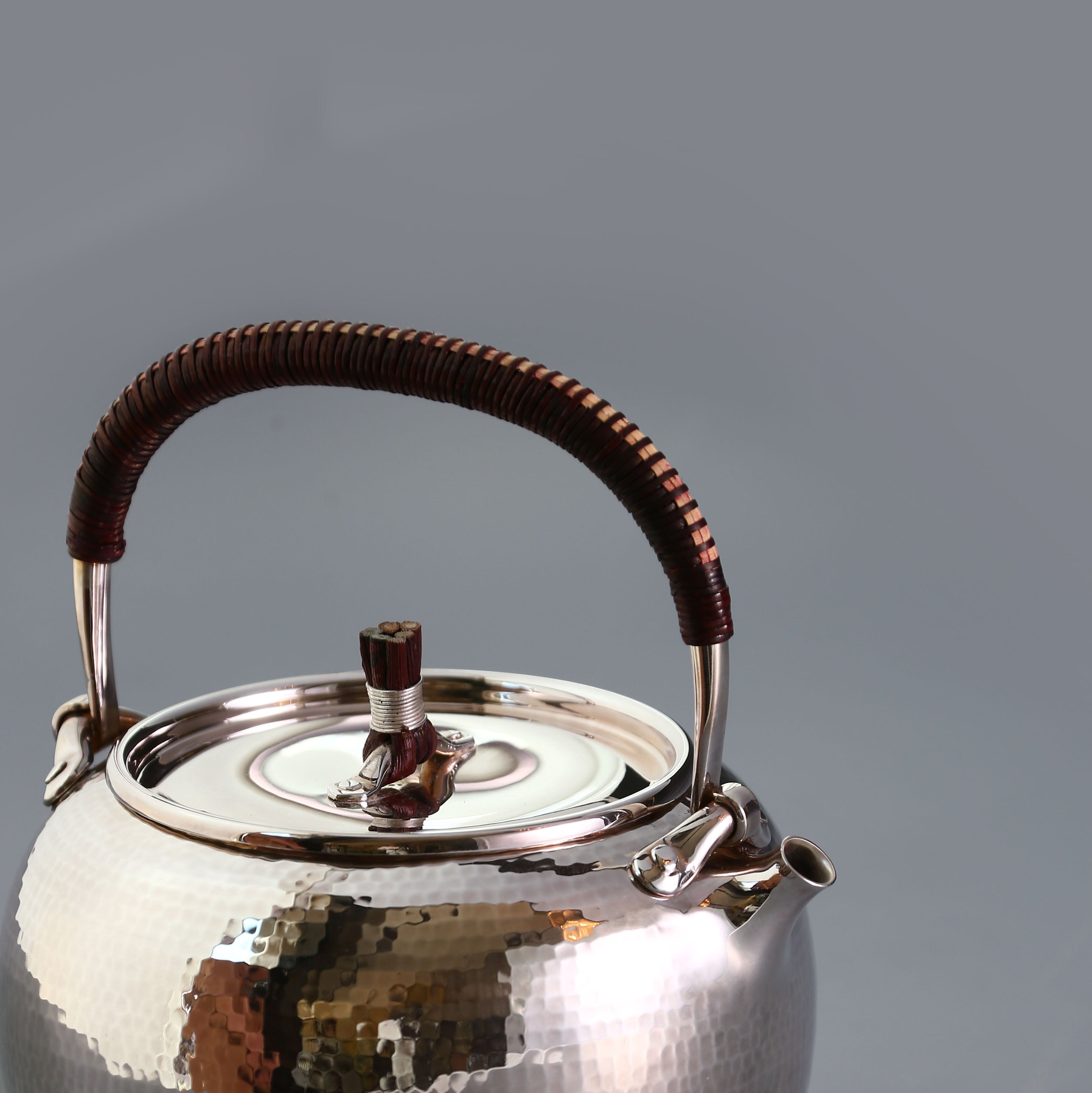 A pure silver ewer with hammered patterns.