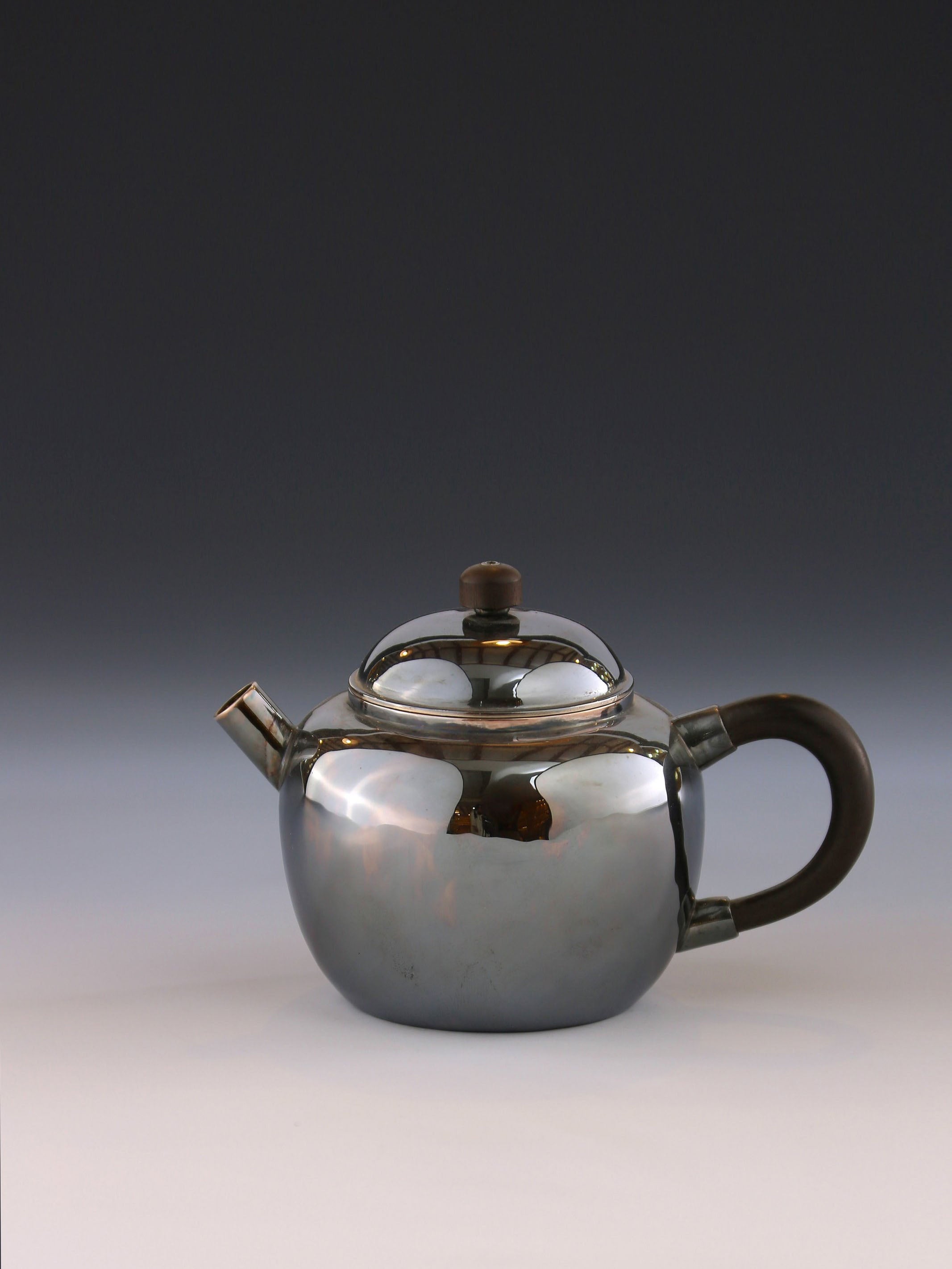 Small teapot with spout
