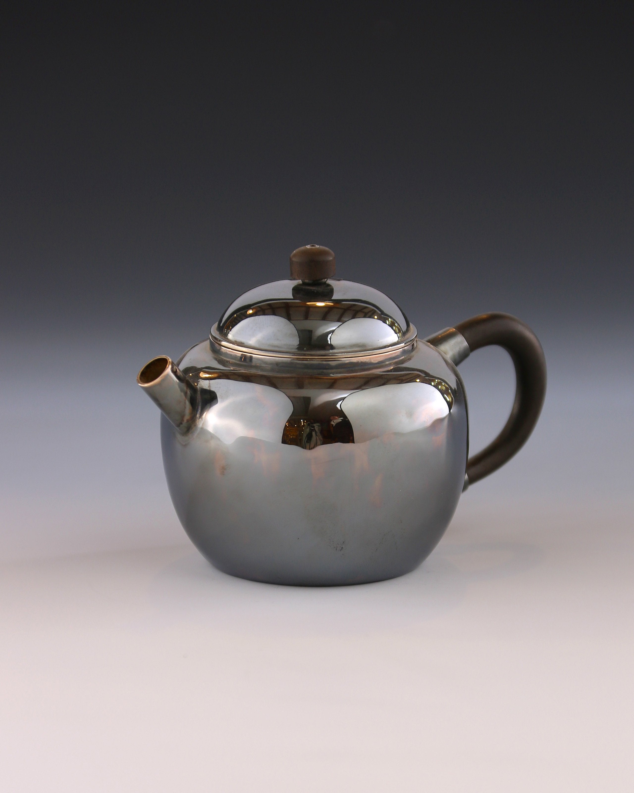 Small teapot with spout