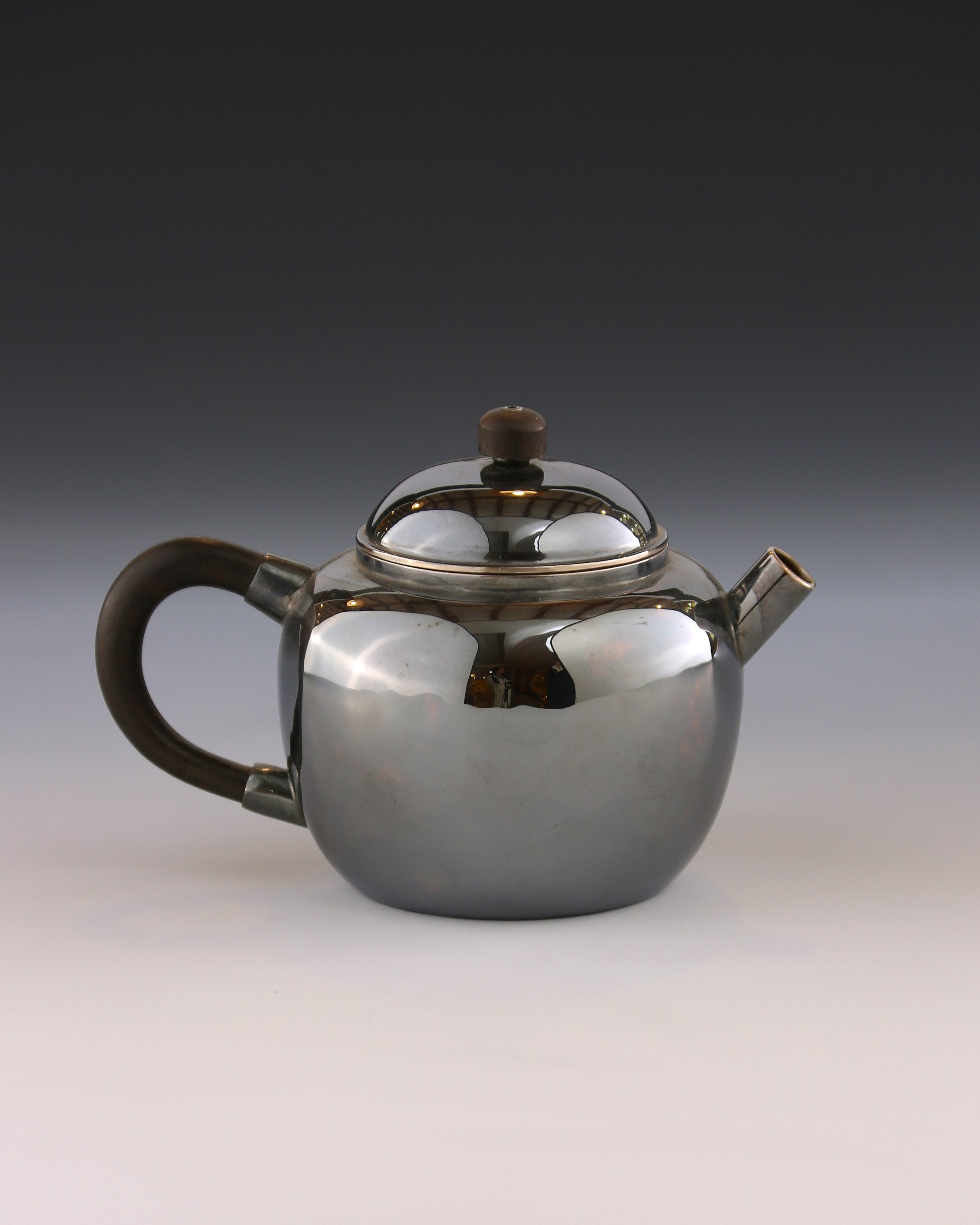 Small teapot with spout