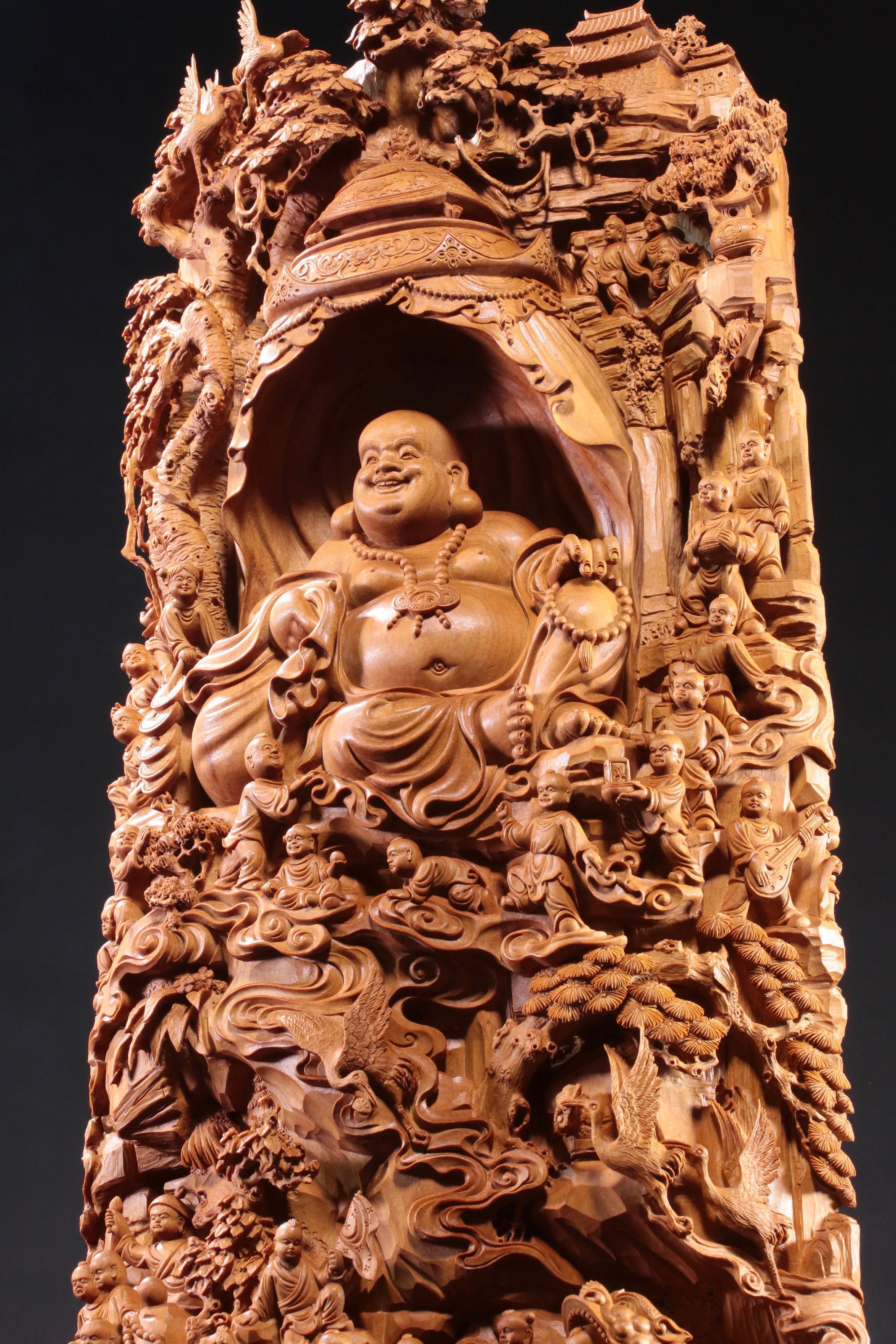 Old Mountain Sandalwood, a Hundred Children Celebrate Maitreya