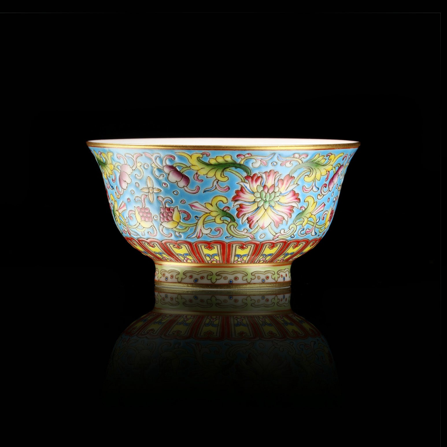 Blue ground famille rose lotus scroll pattern covered bowl/cup