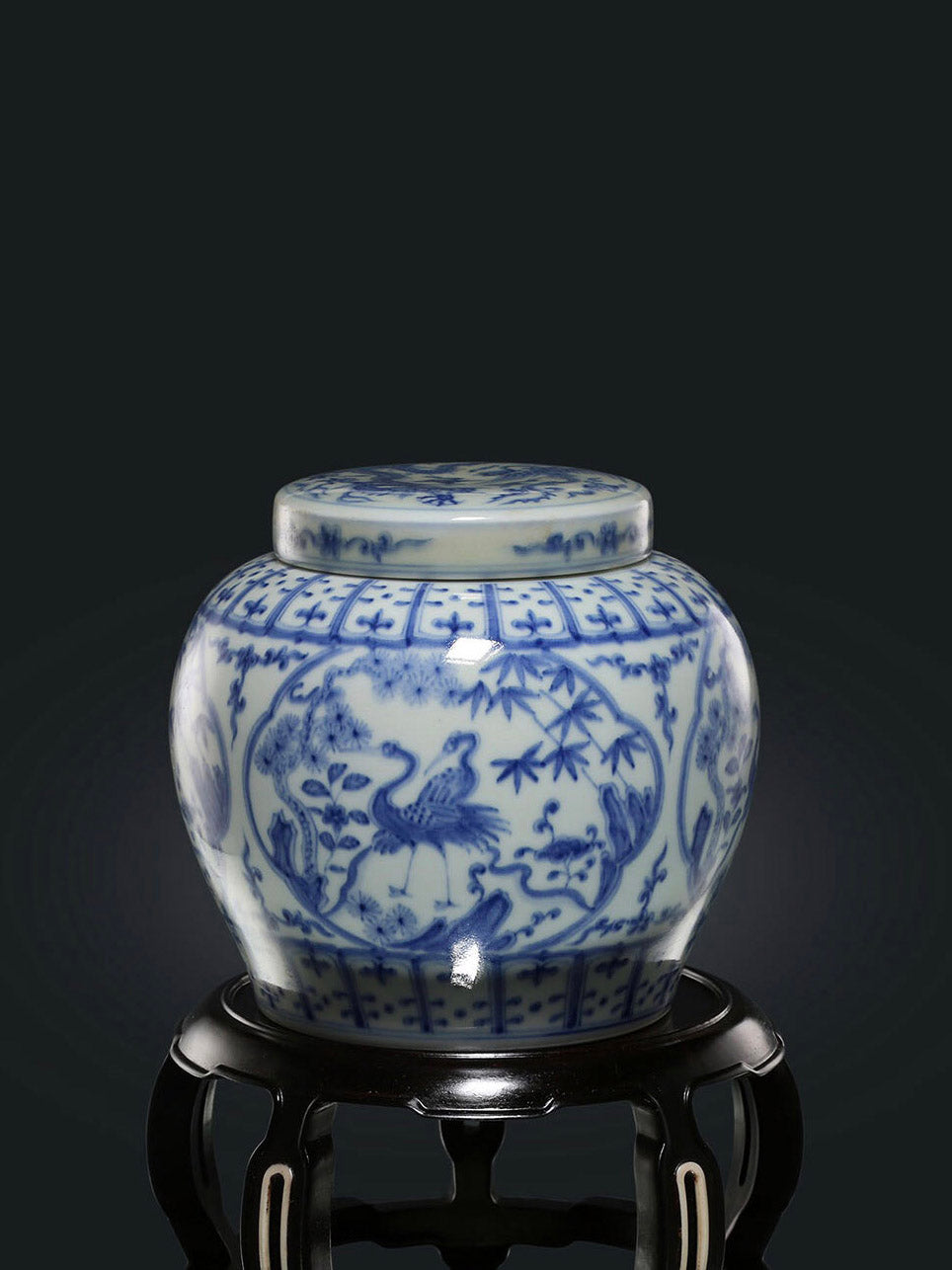 Blue and white porcelain tea canister