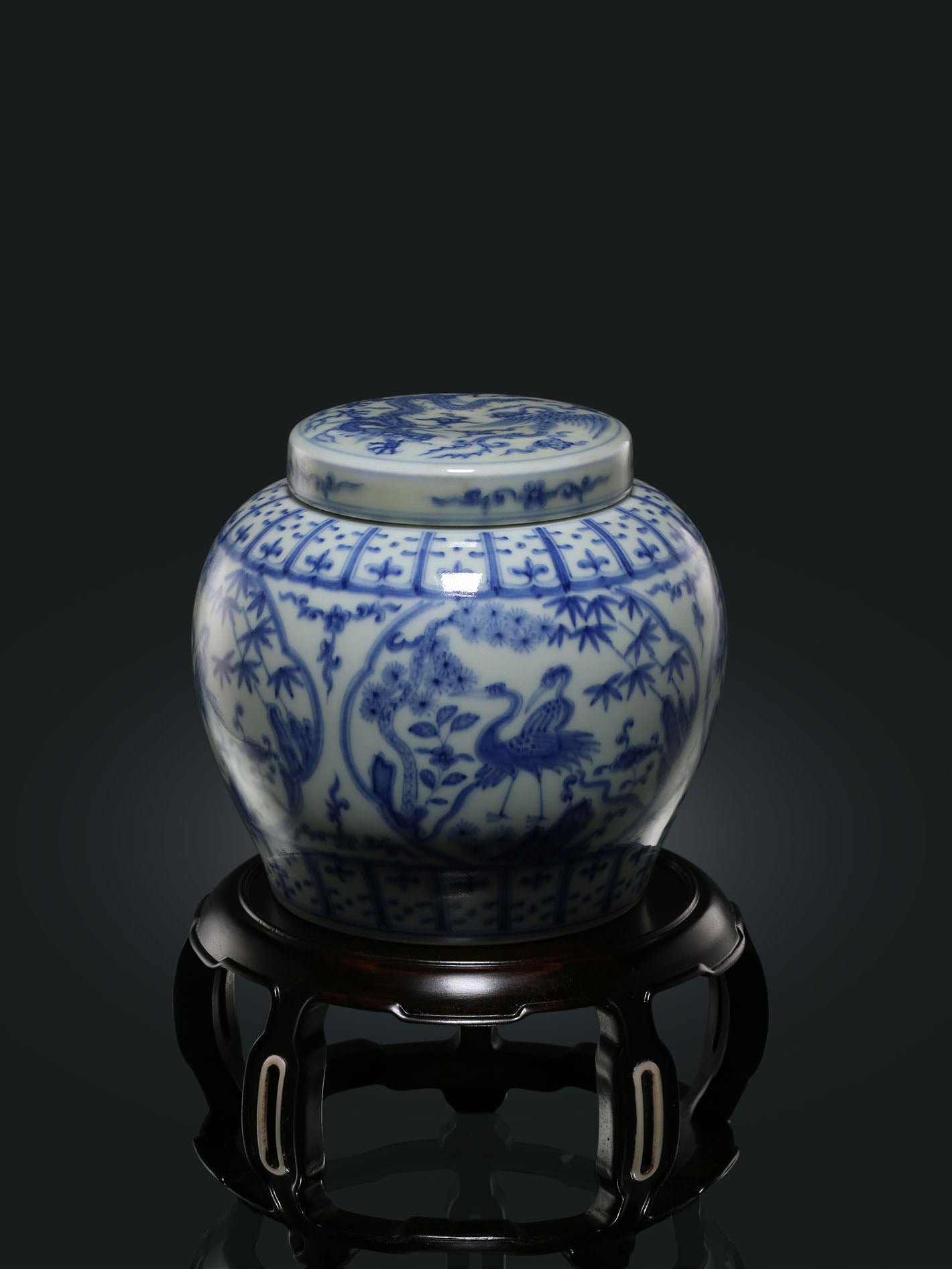 Blue and white porcelain tea canister