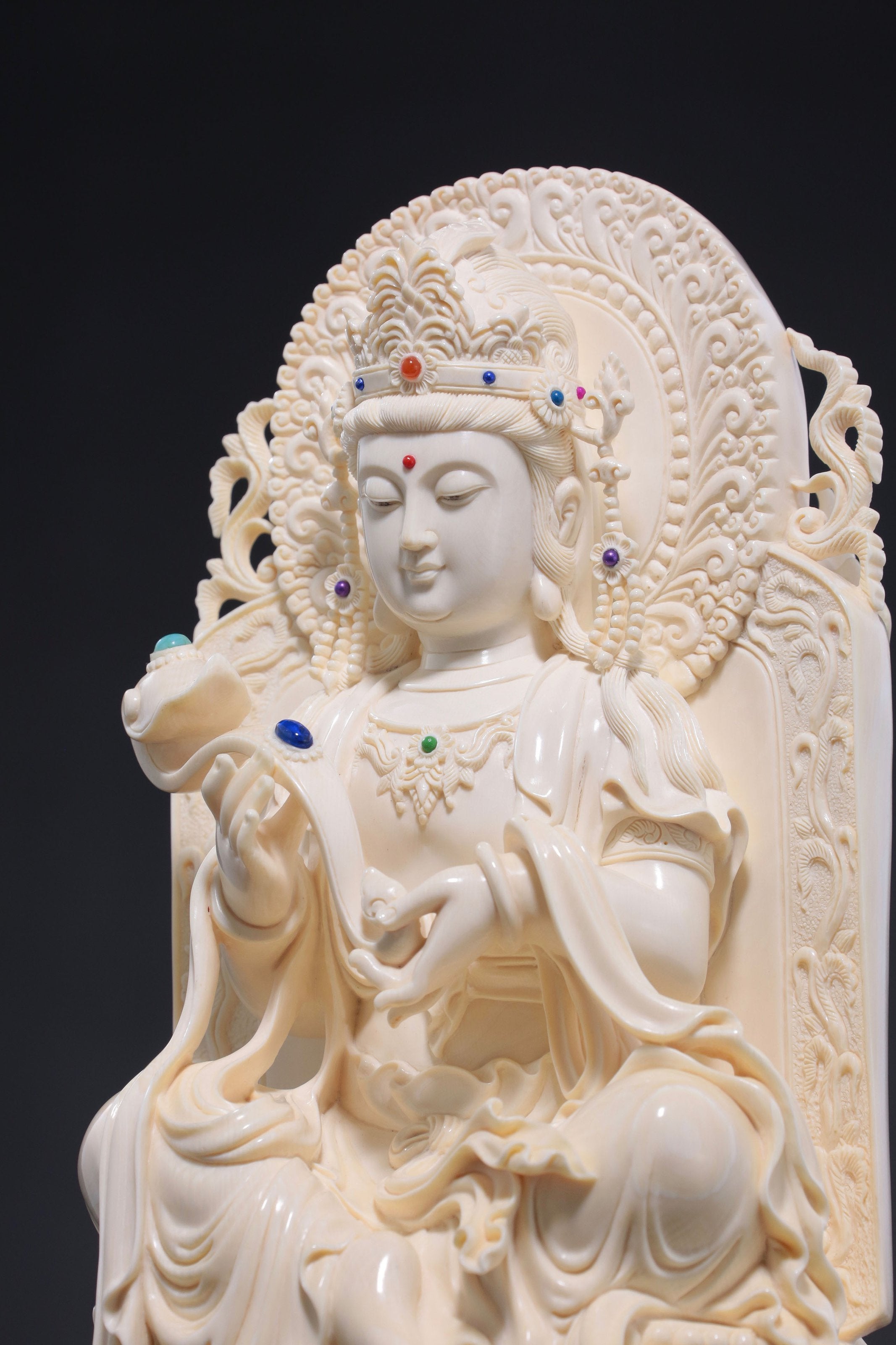 Ruyi Guanyin (seated)