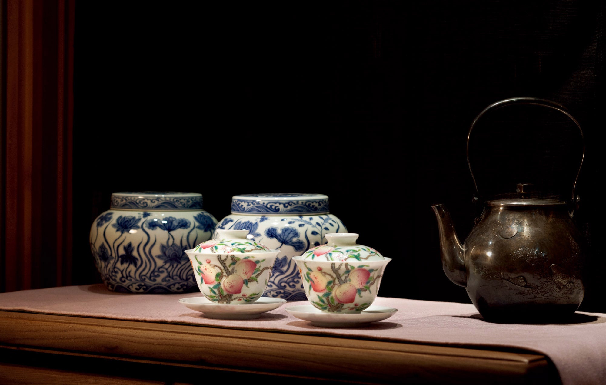 Blue and white algae pattern tea caddy