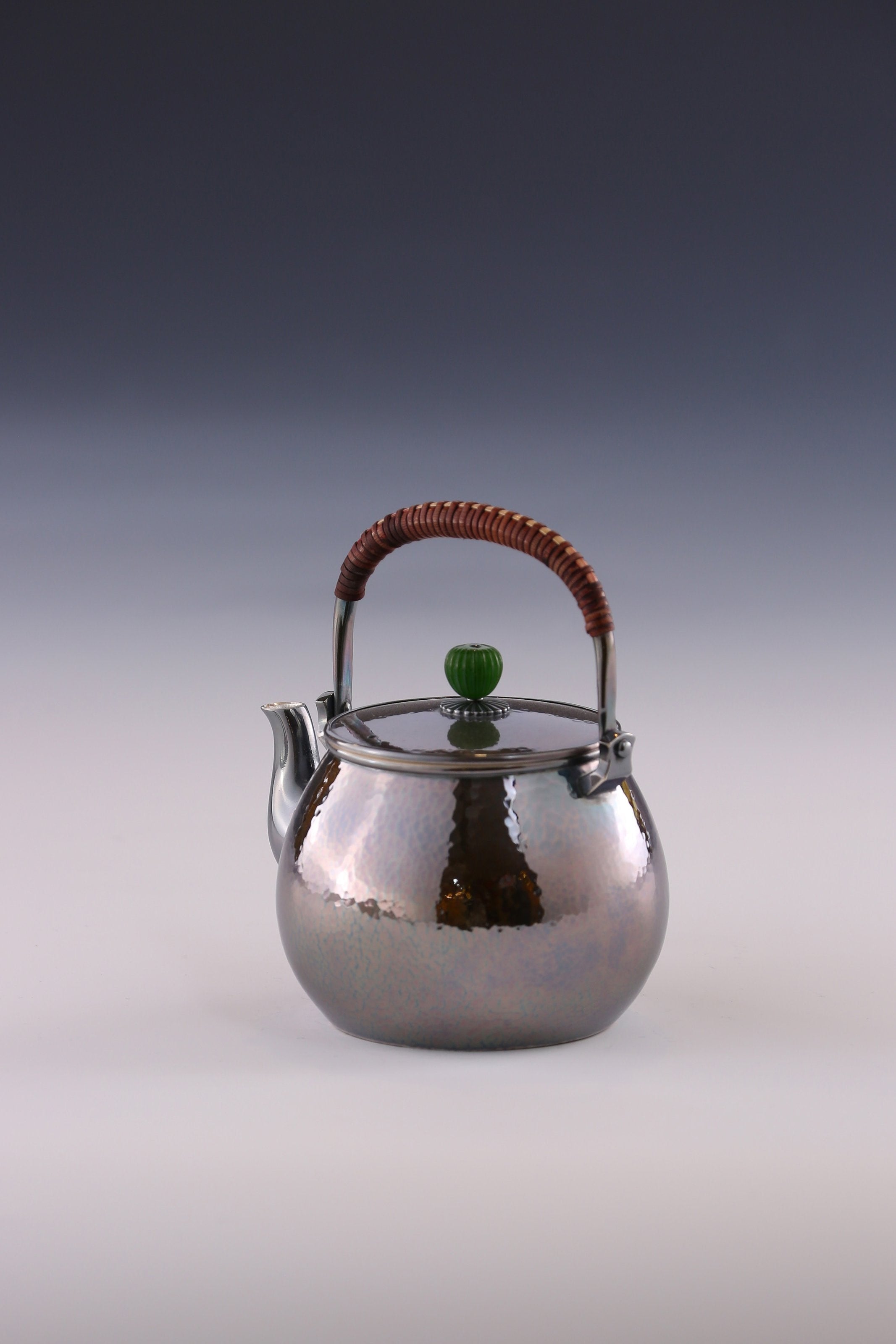 Jade-knob teapot with handle
