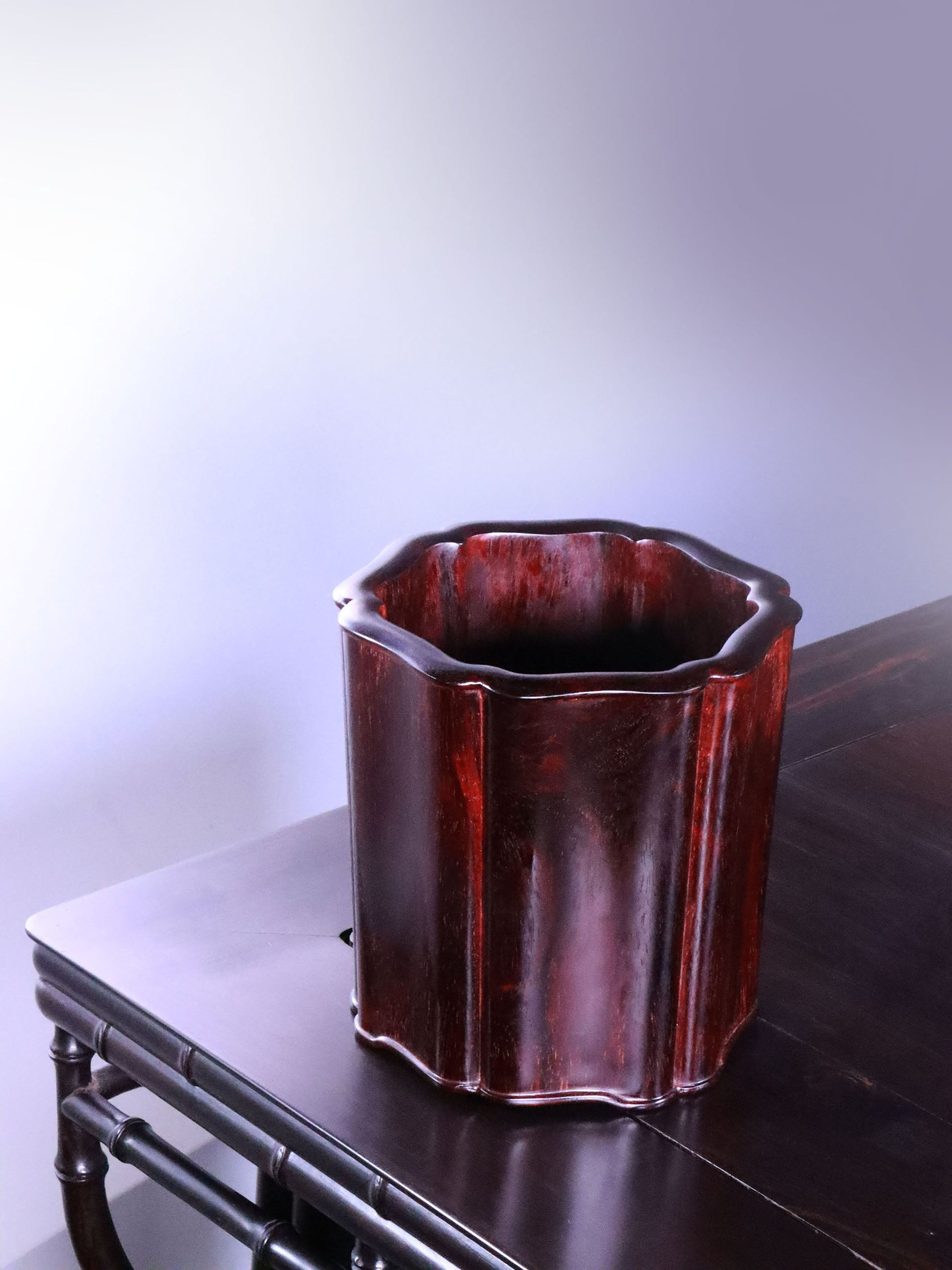 Indian rosewood pen holder with lobed rim