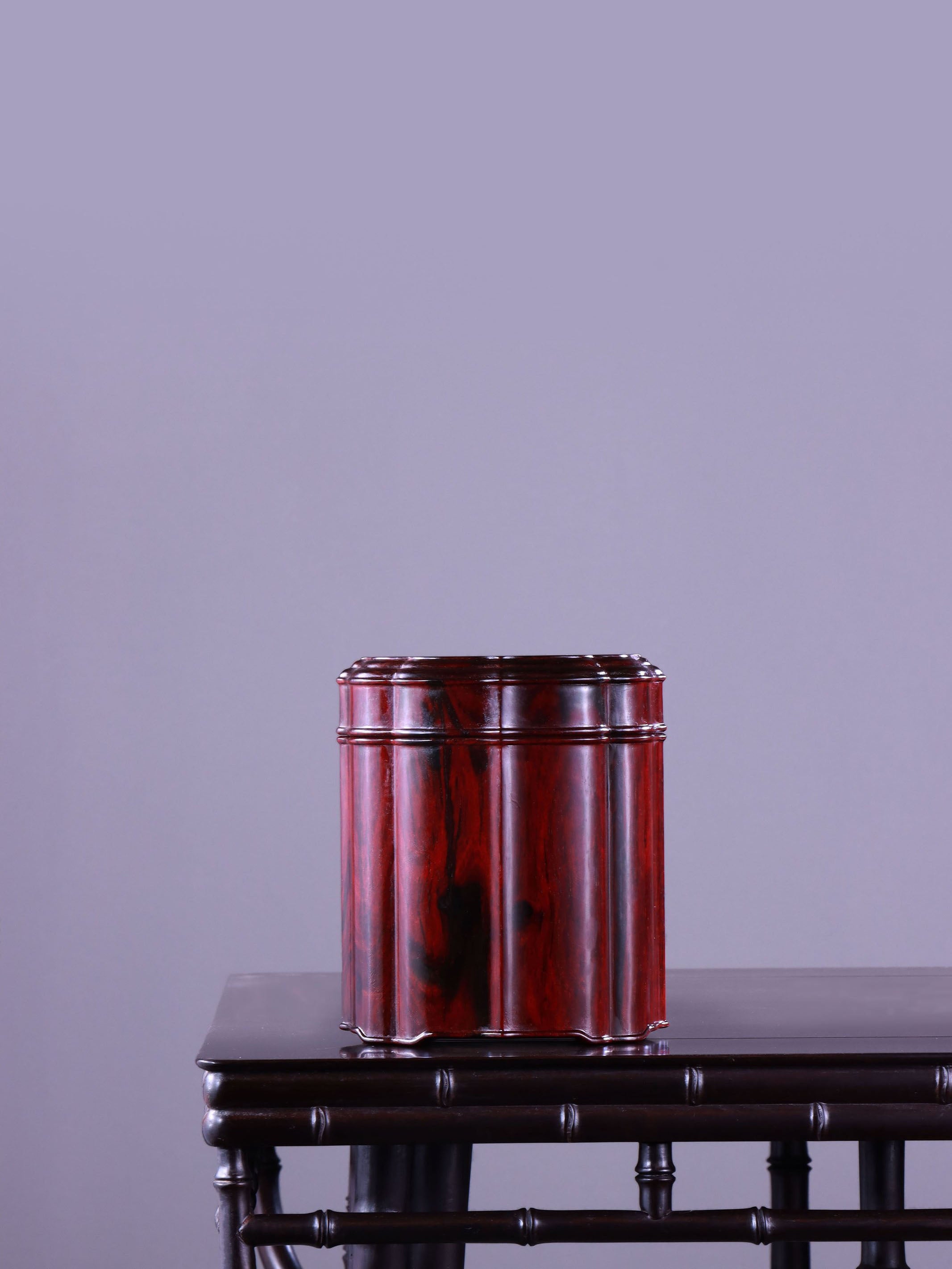 Small-leaf sandalwood tea canister with a diamond-shaped rim