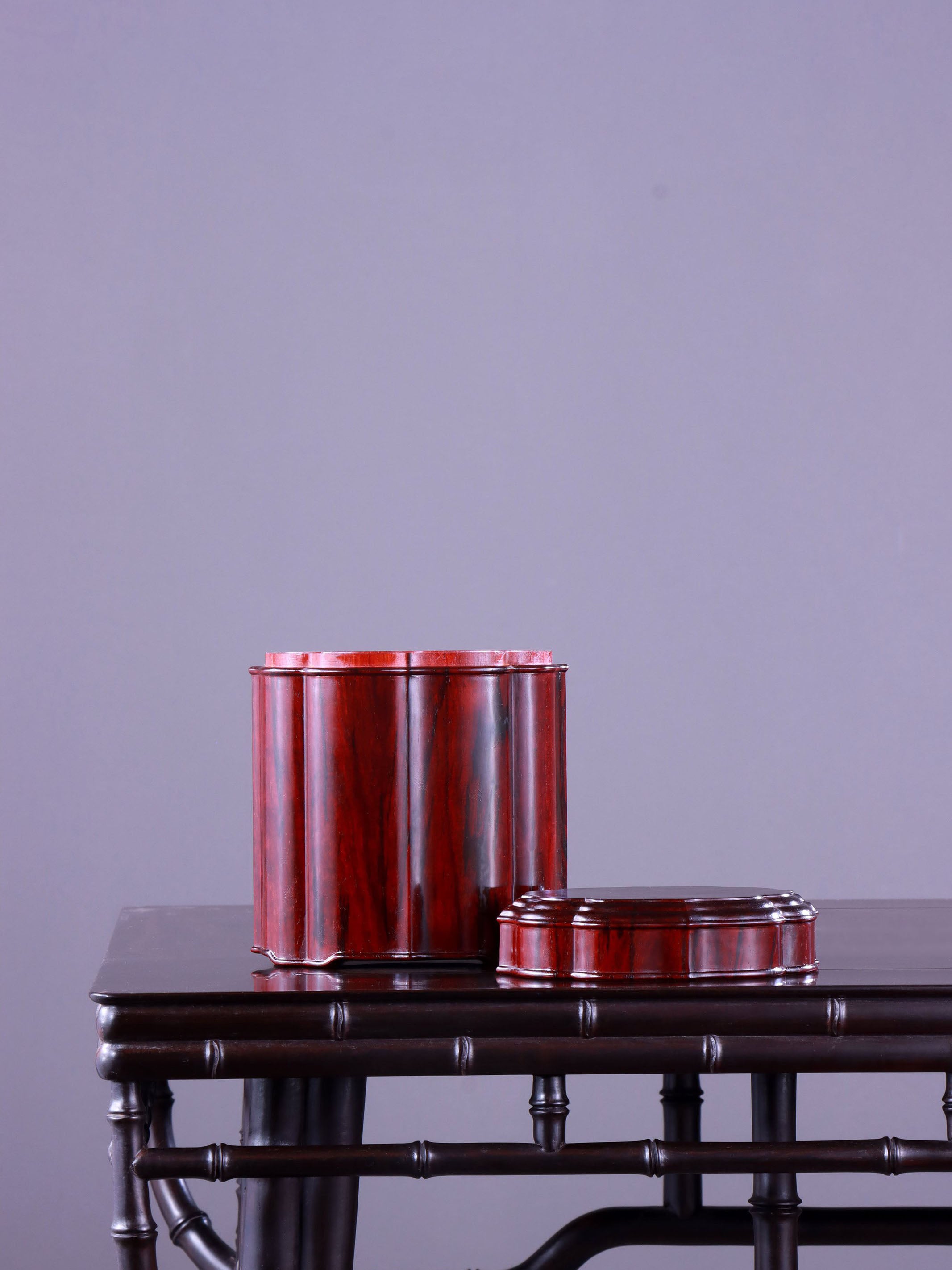 Small-leaf sandalwood tea canister with a diamond-shaped rim