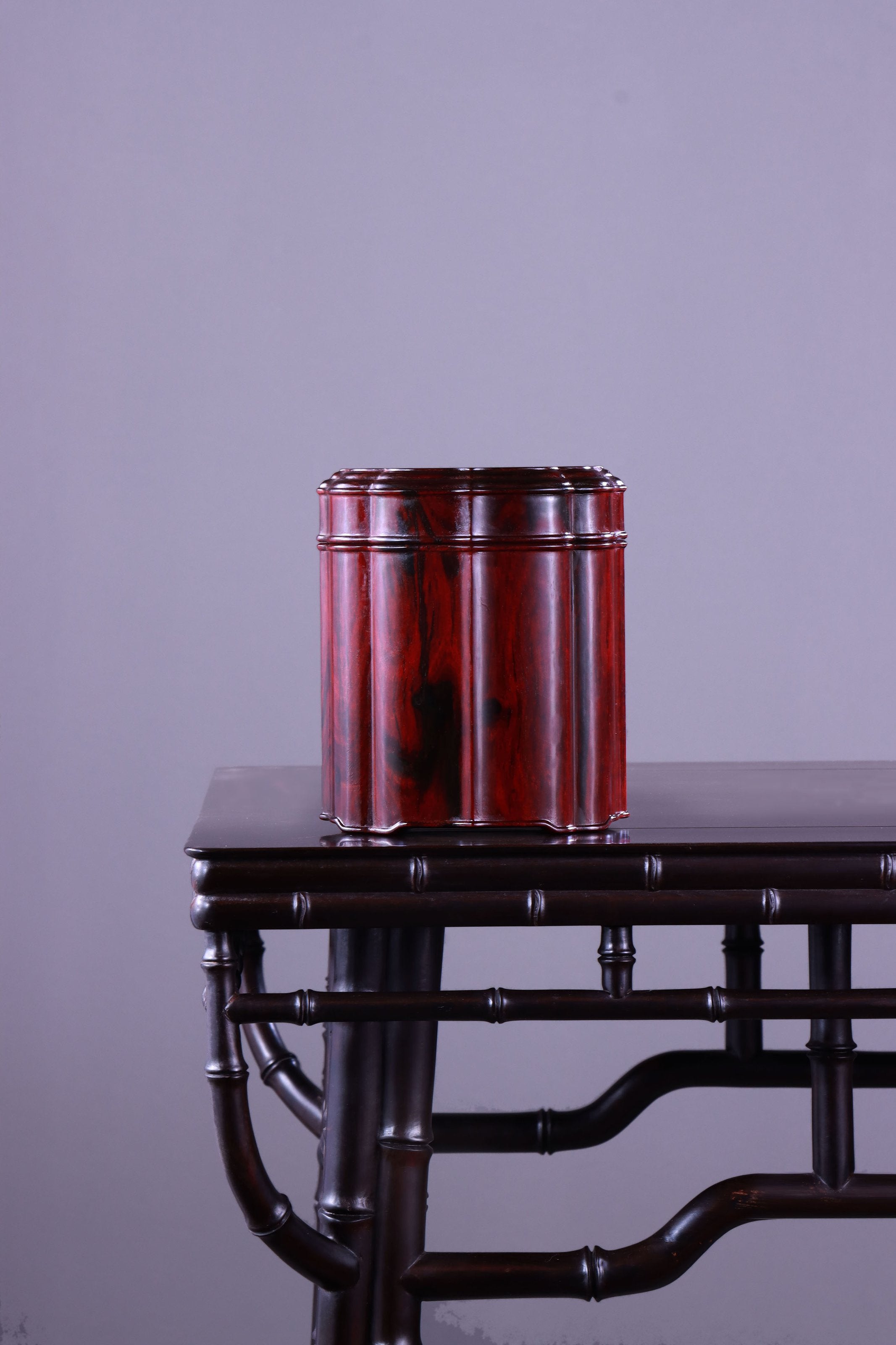 Small-leaf sandalwood tea canister with a diamond-shaped rim