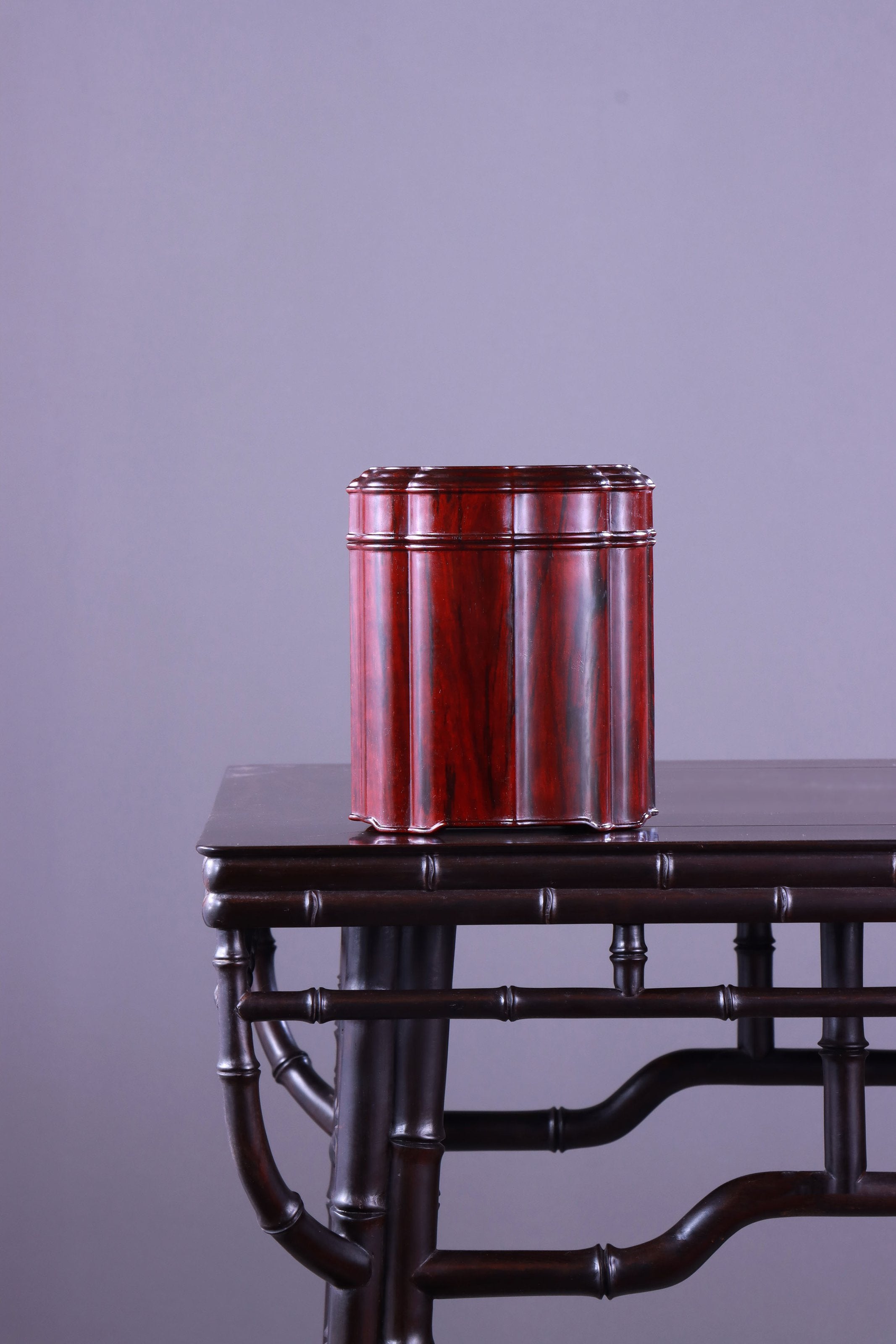 Small-leaf sandalwood tea canister with a diamond-shaped rim