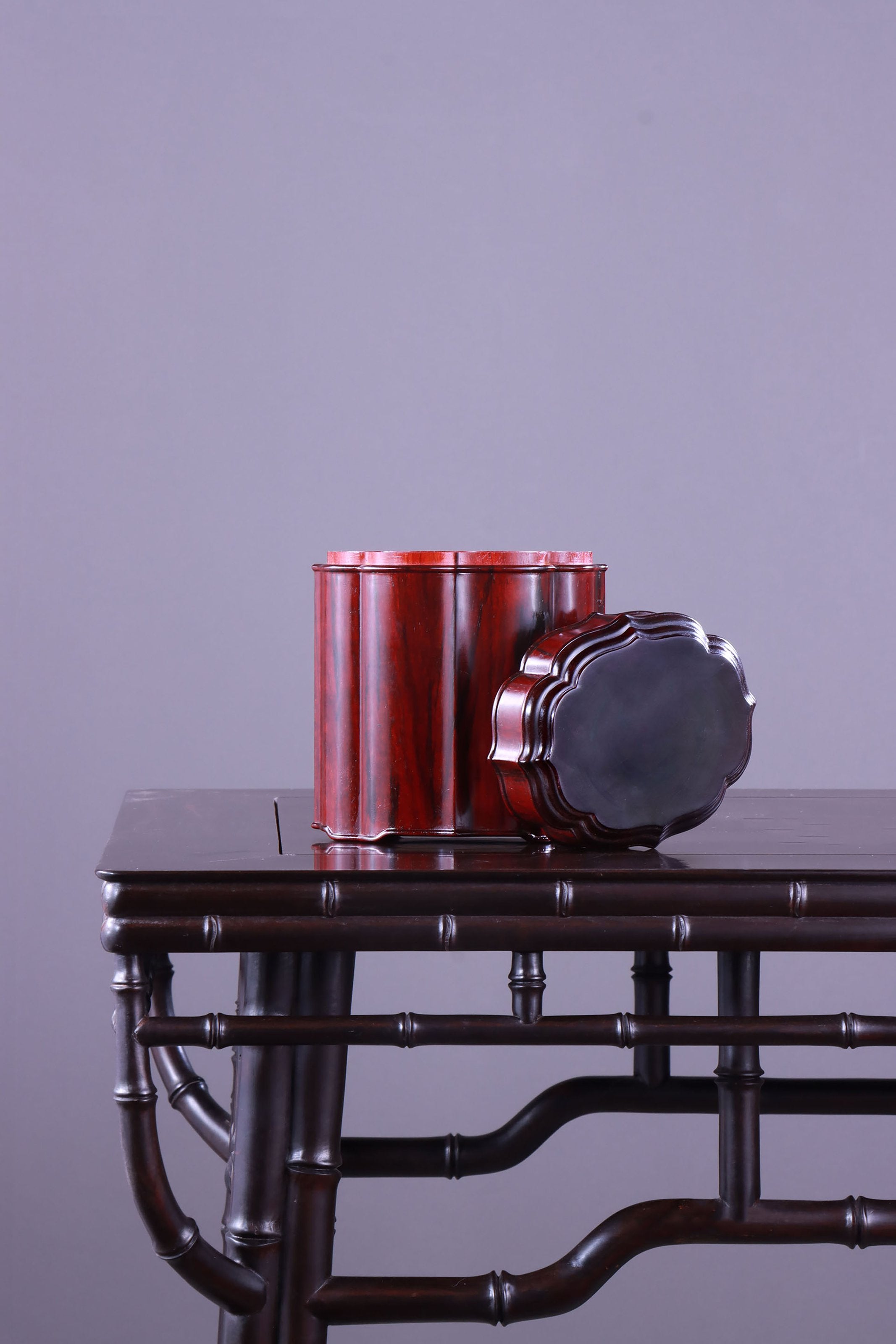 Small-leaf sandalwood tea canister with a diamond-shaped rim