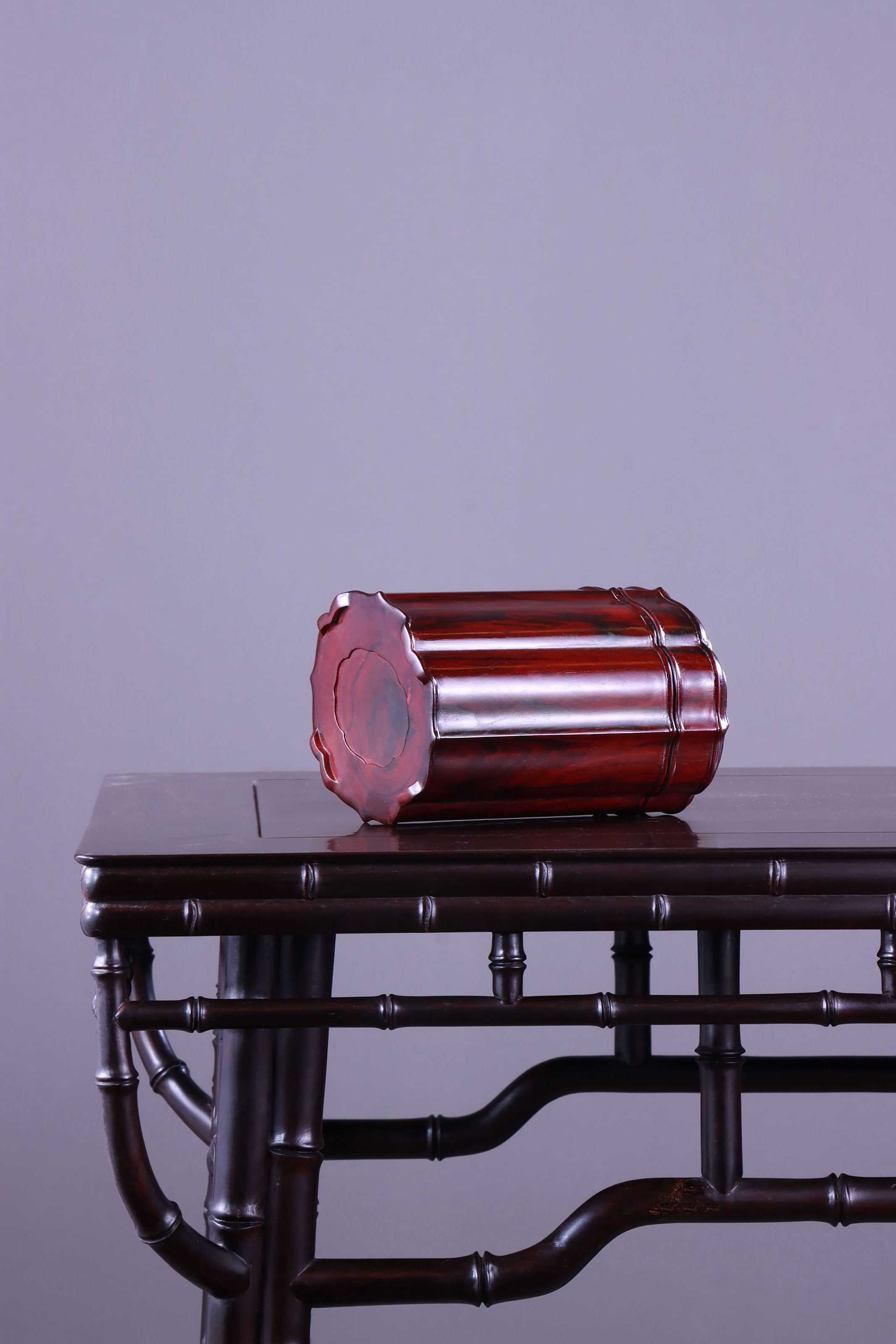 Small-leaf sandalwood tea canister with a diamond-shaped rim