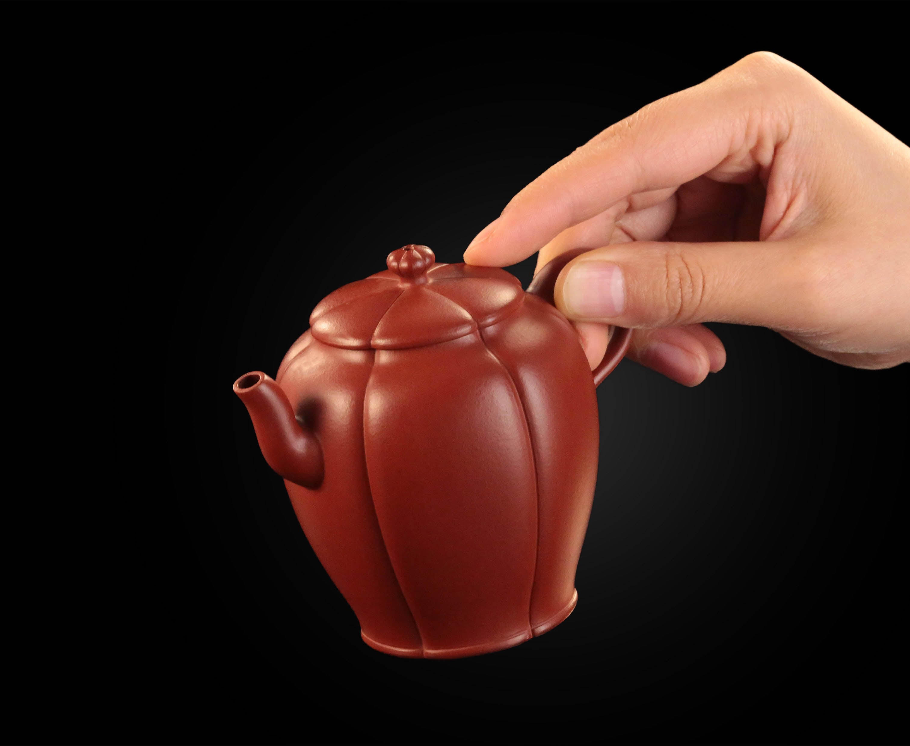 Six-lobed Ribbed Pot