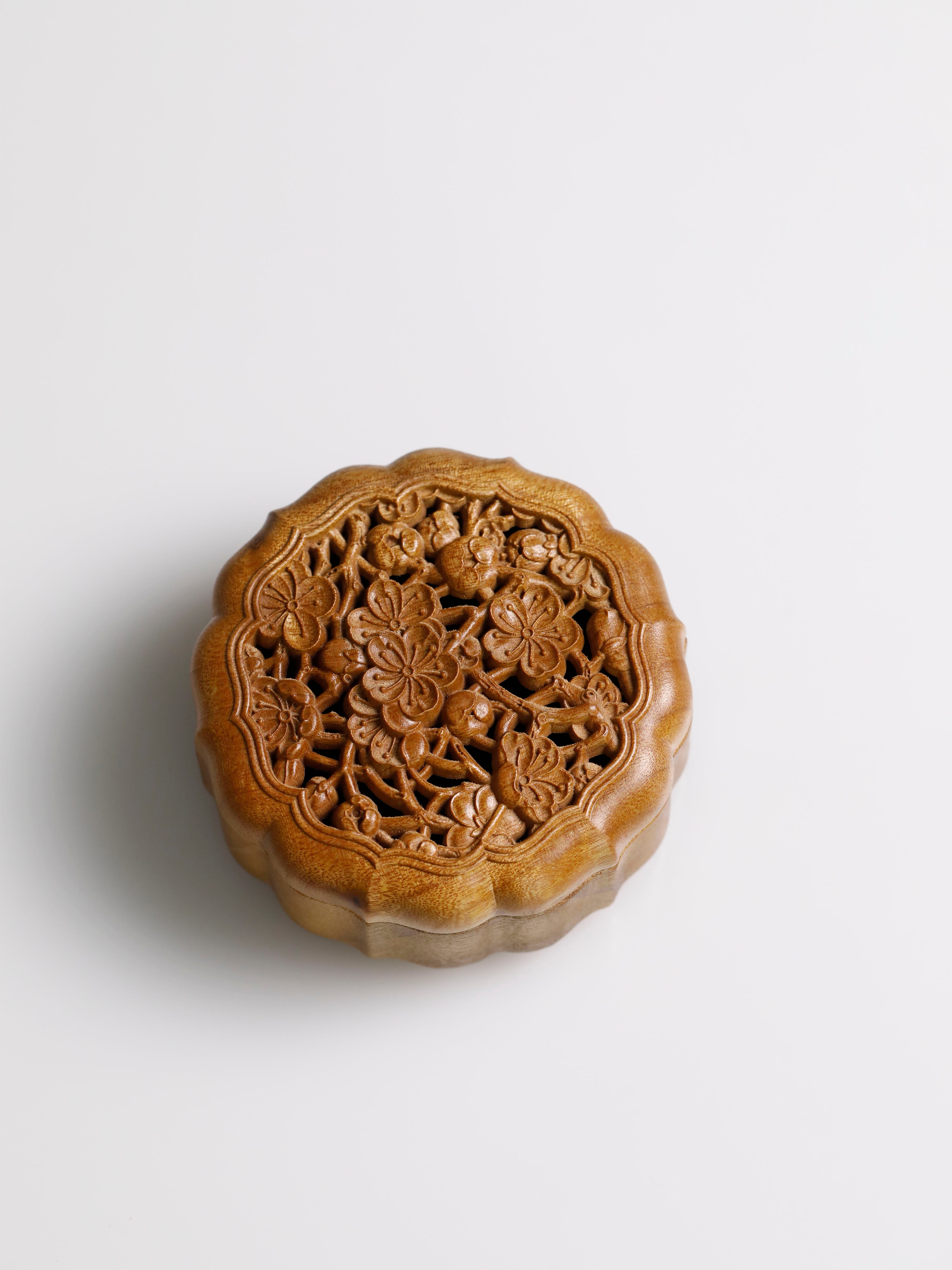Golden Phoebe zhennan hollowed-out hexagonal plum blossom incense box
