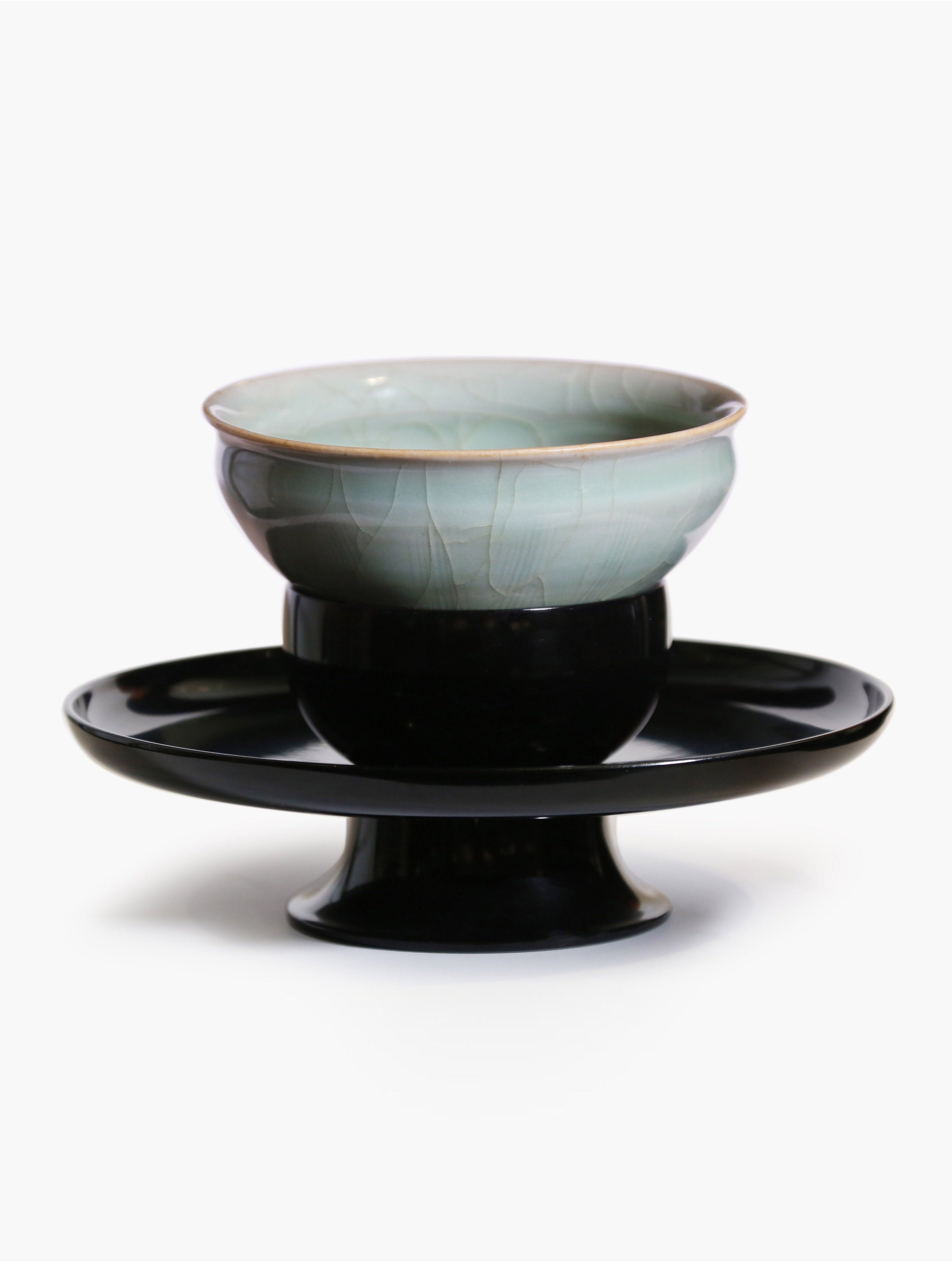 Song Longquan cup with constricted mouth