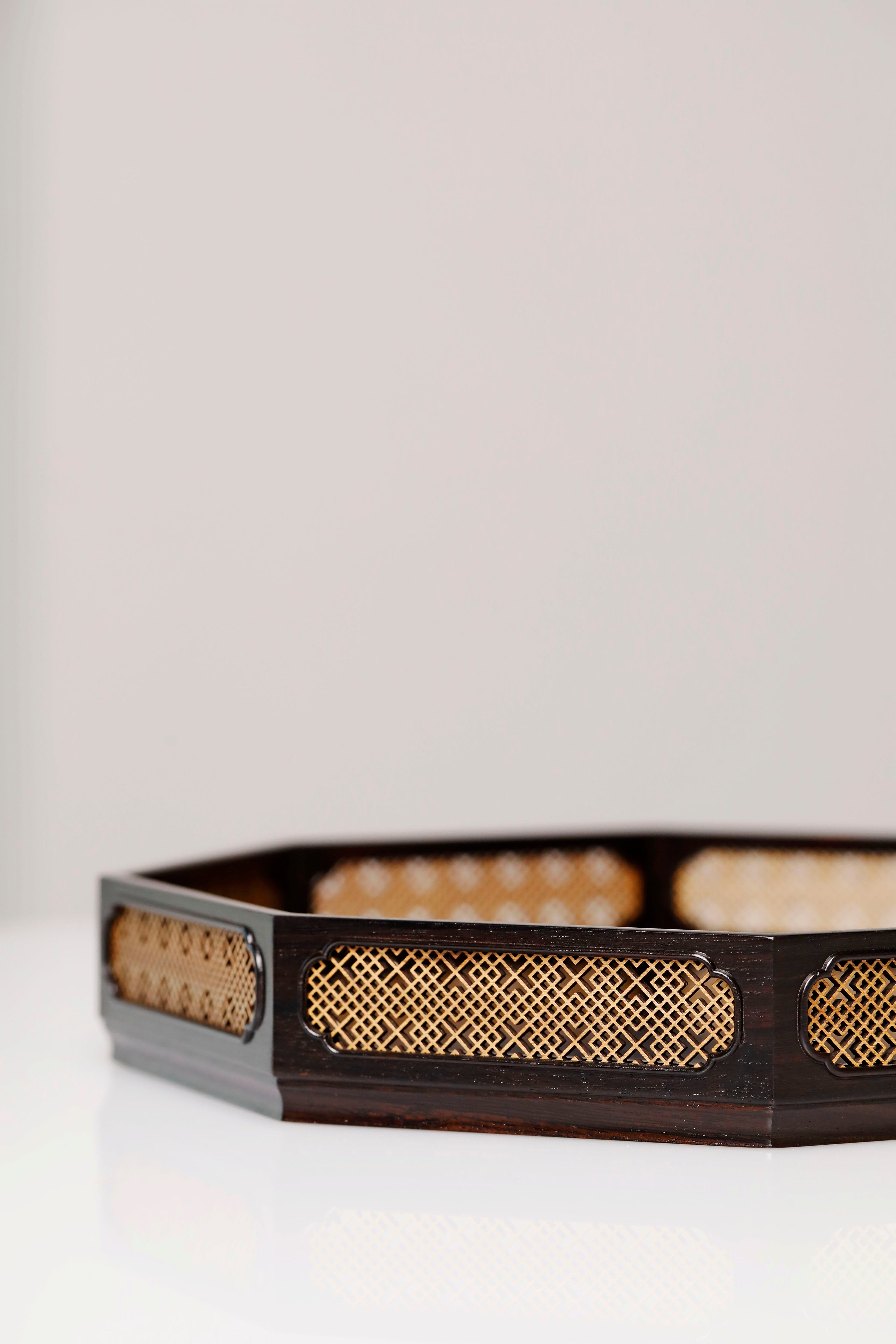 Purple sandalwood inlaid with boxwood woven window lattice pattern octagonal tea tray