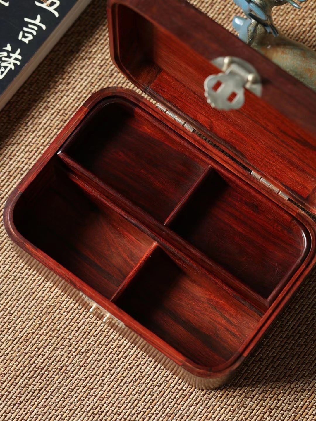 Small-leaf sandalwood tea box with phoenix and peony design