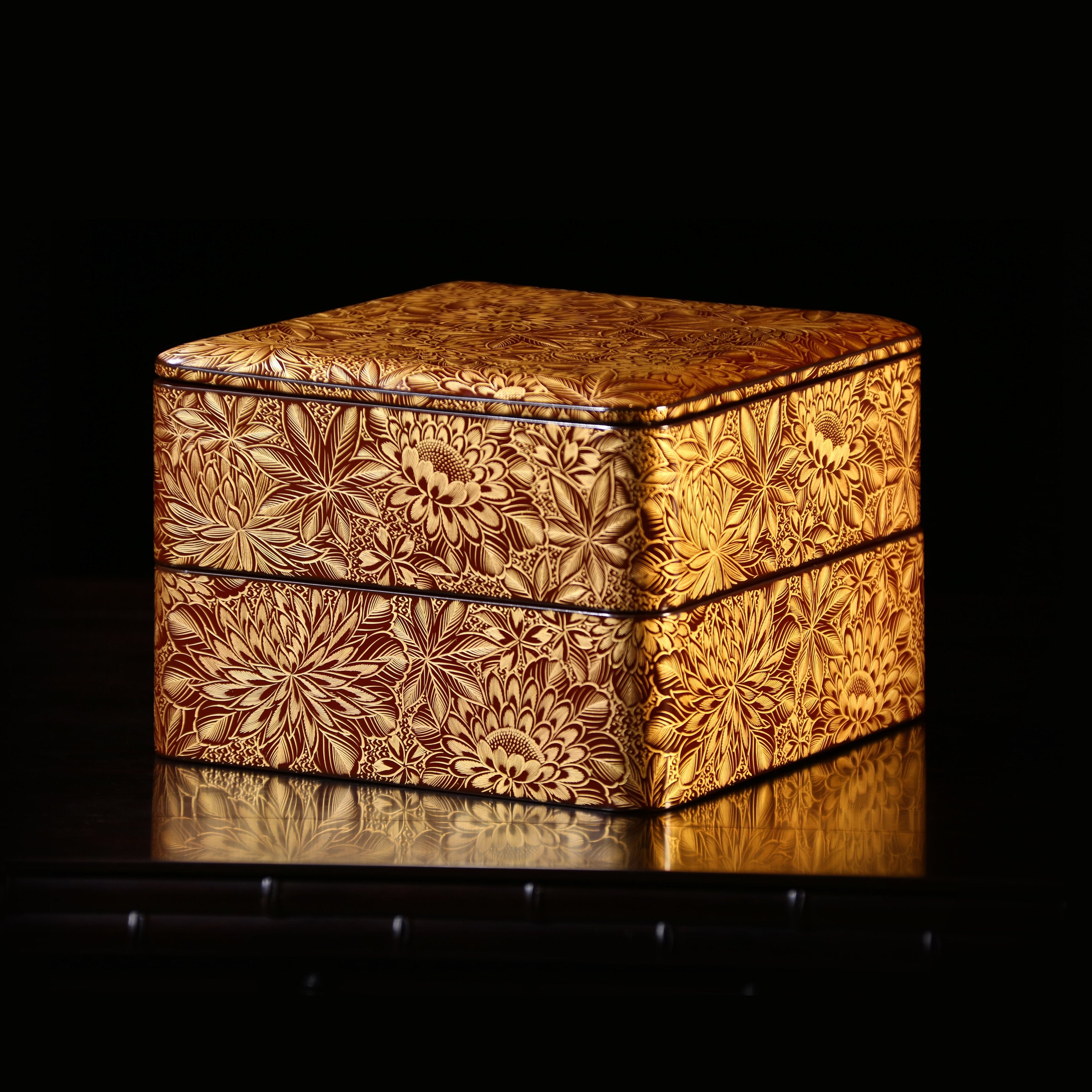 Japanese Wajima lacquerware double-layered tea box with chrysanthemum petal pattern