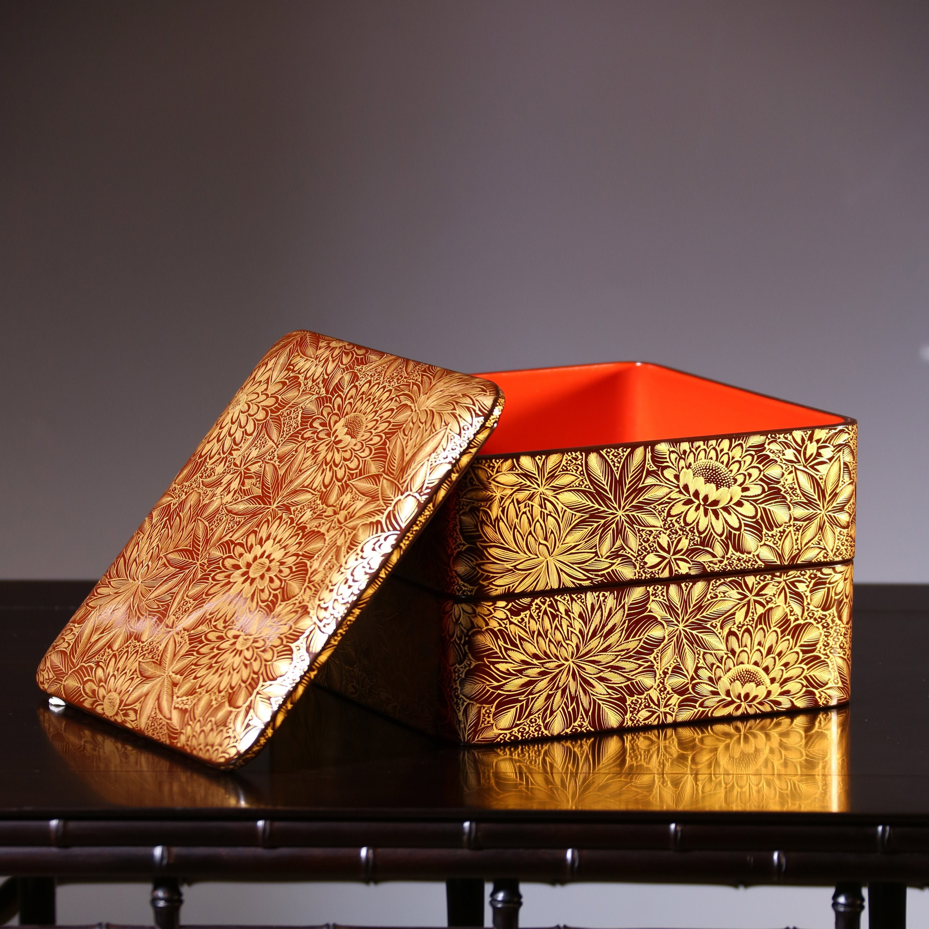 Japanese Wajima lacquerware double-layered tea box with chrysanthemum petal pattern