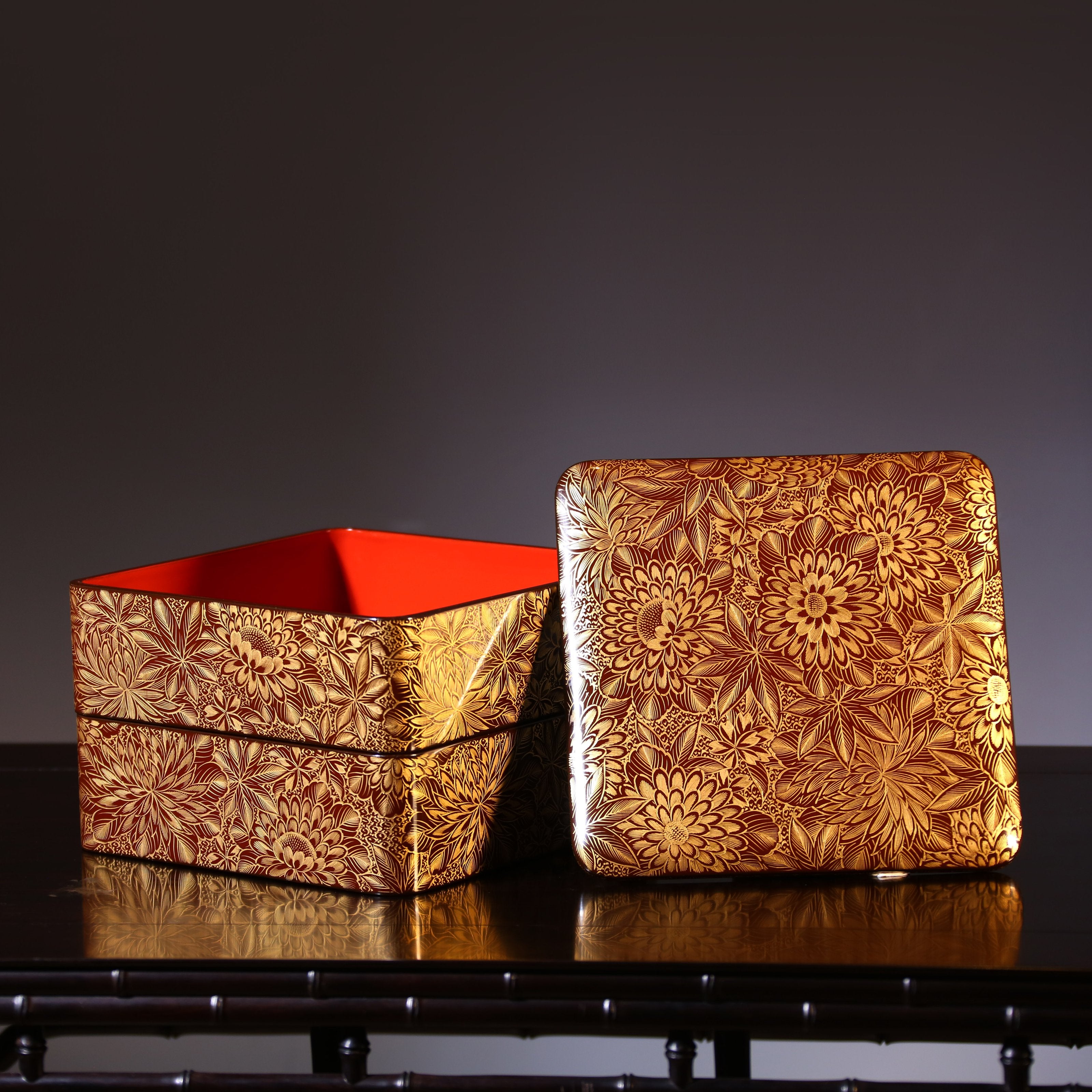 Japanese Wajima lacquerware double-layered tea box with chrysanthemum petal pattern