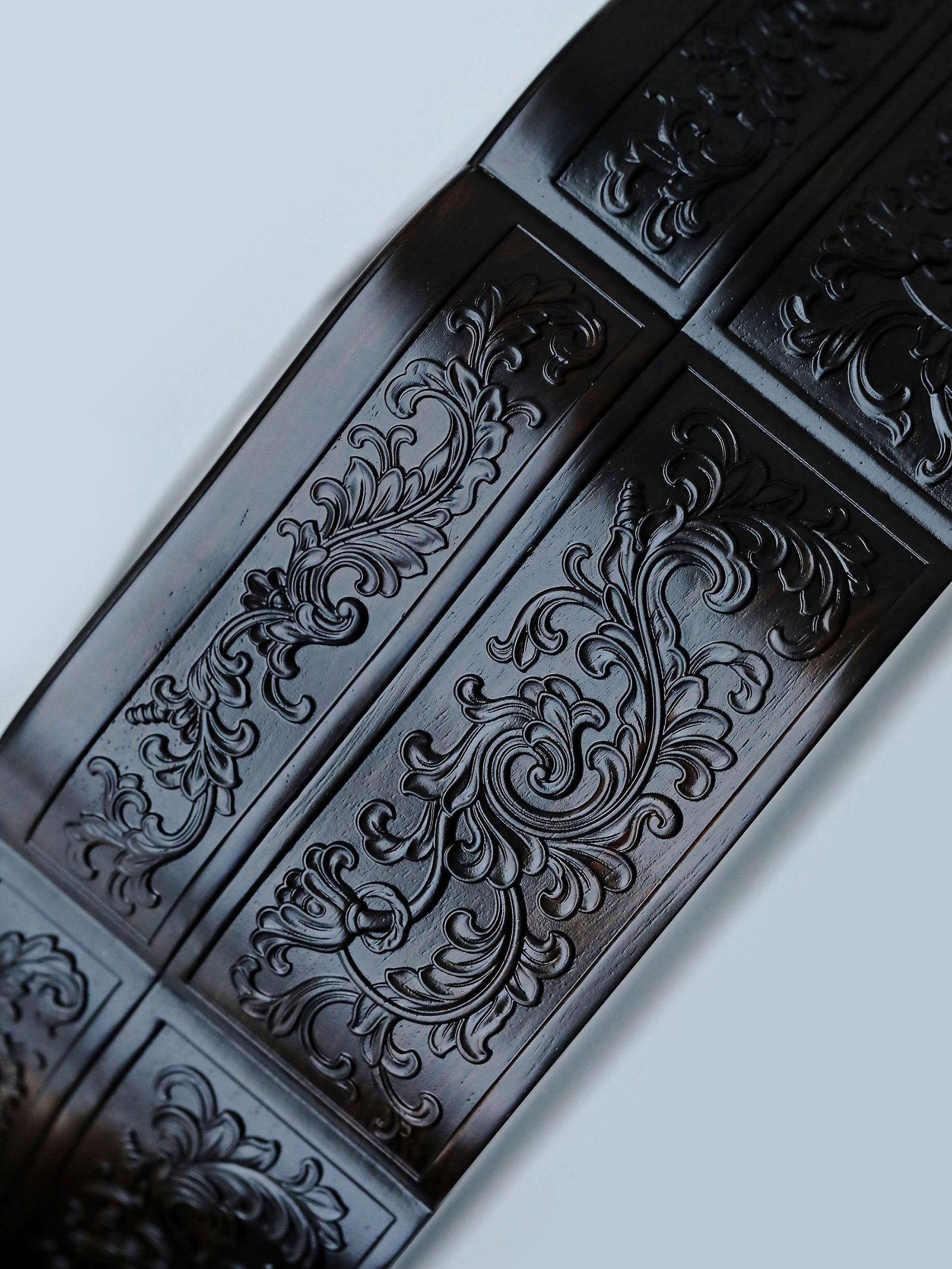 Purple sandalwood and mother-of-pearl inlaid sunflower eight-treasure fruit box