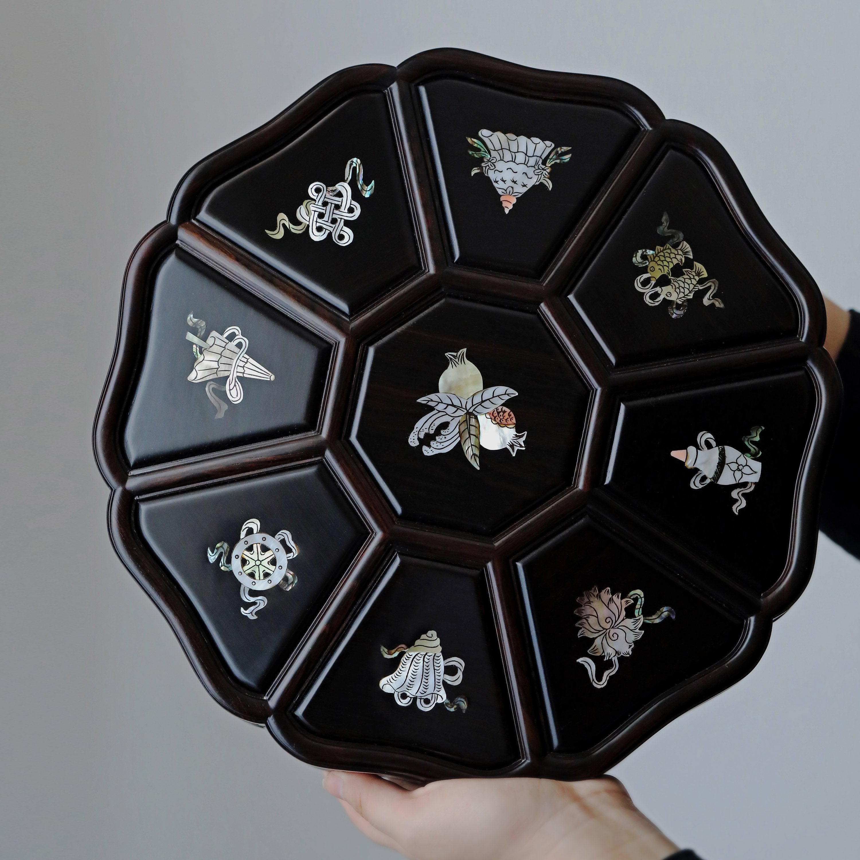 Purple sandalwood and mother-of-pearl inlaid sunflower eight-treasure fruit box