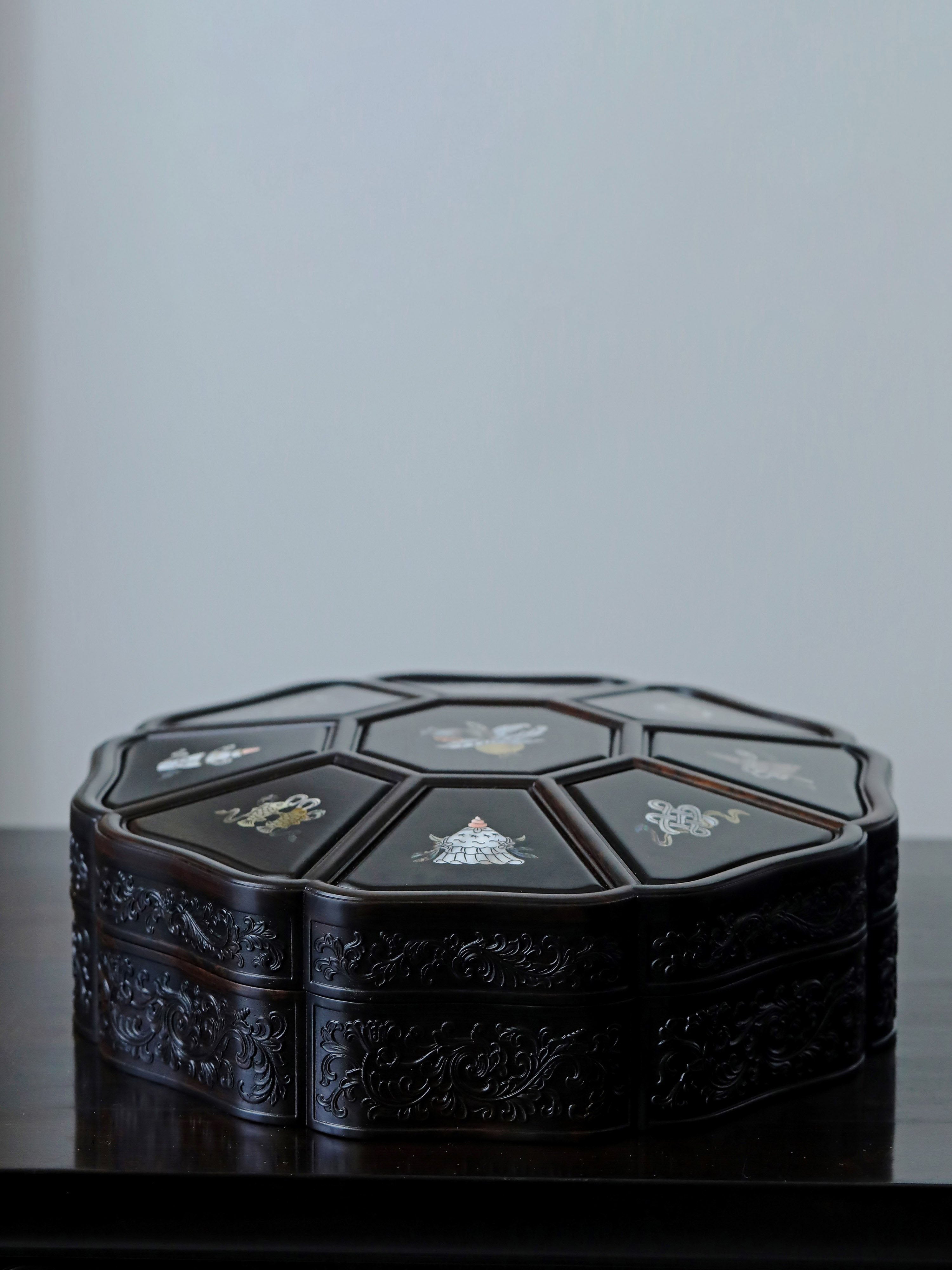 Purple sandalwood and mother-of-pearl inlaid sunflower eight-treasure fruit box