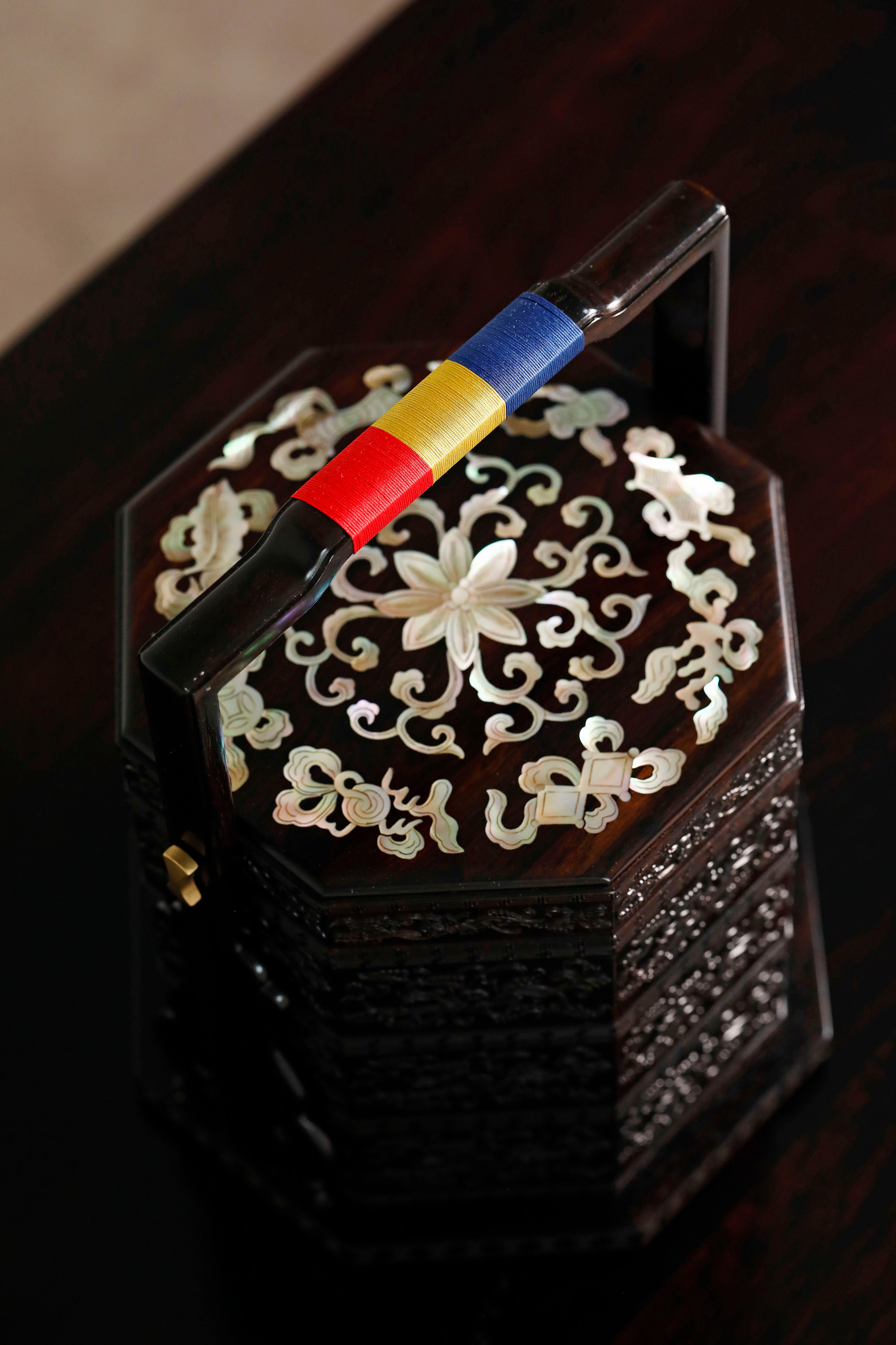 Purple sandalwood inlaid mother-of-pearl octagonal box with eight treasures