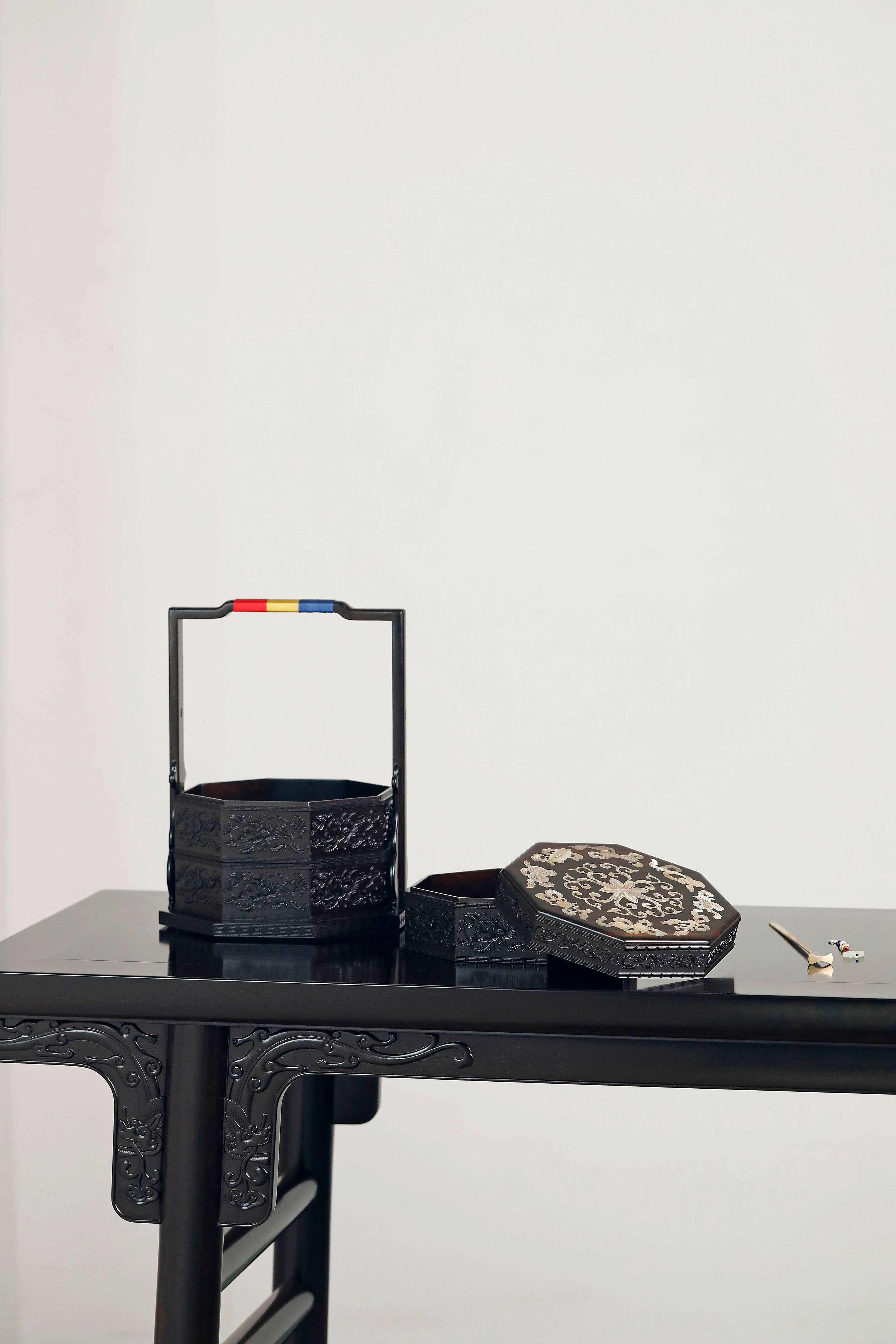 Purple sandalwood inlaid mother-of-pearl octagonal box with eight treasures