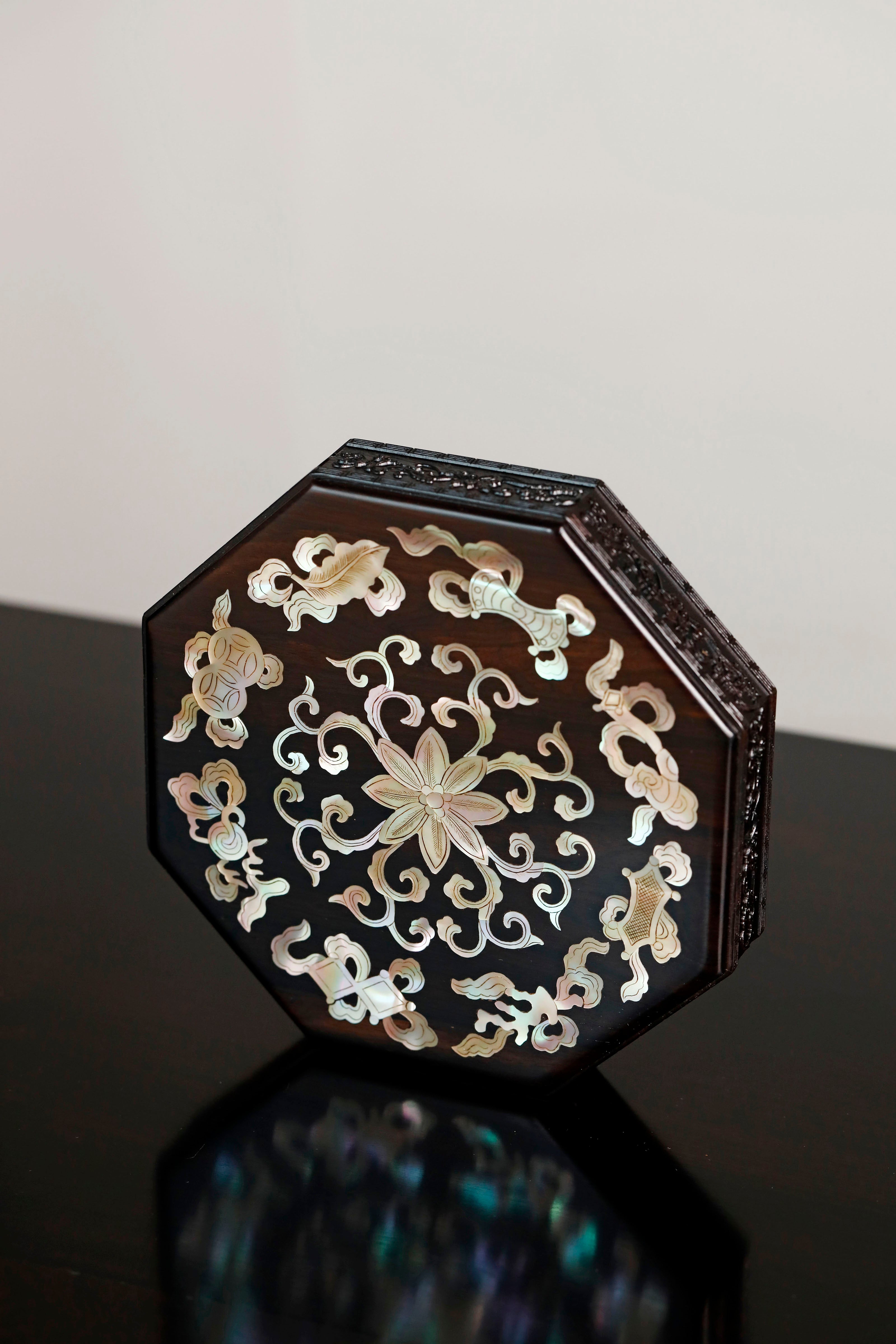 Purple sandalwood inlaid mother-of-pearl octagonal box with eight treasures