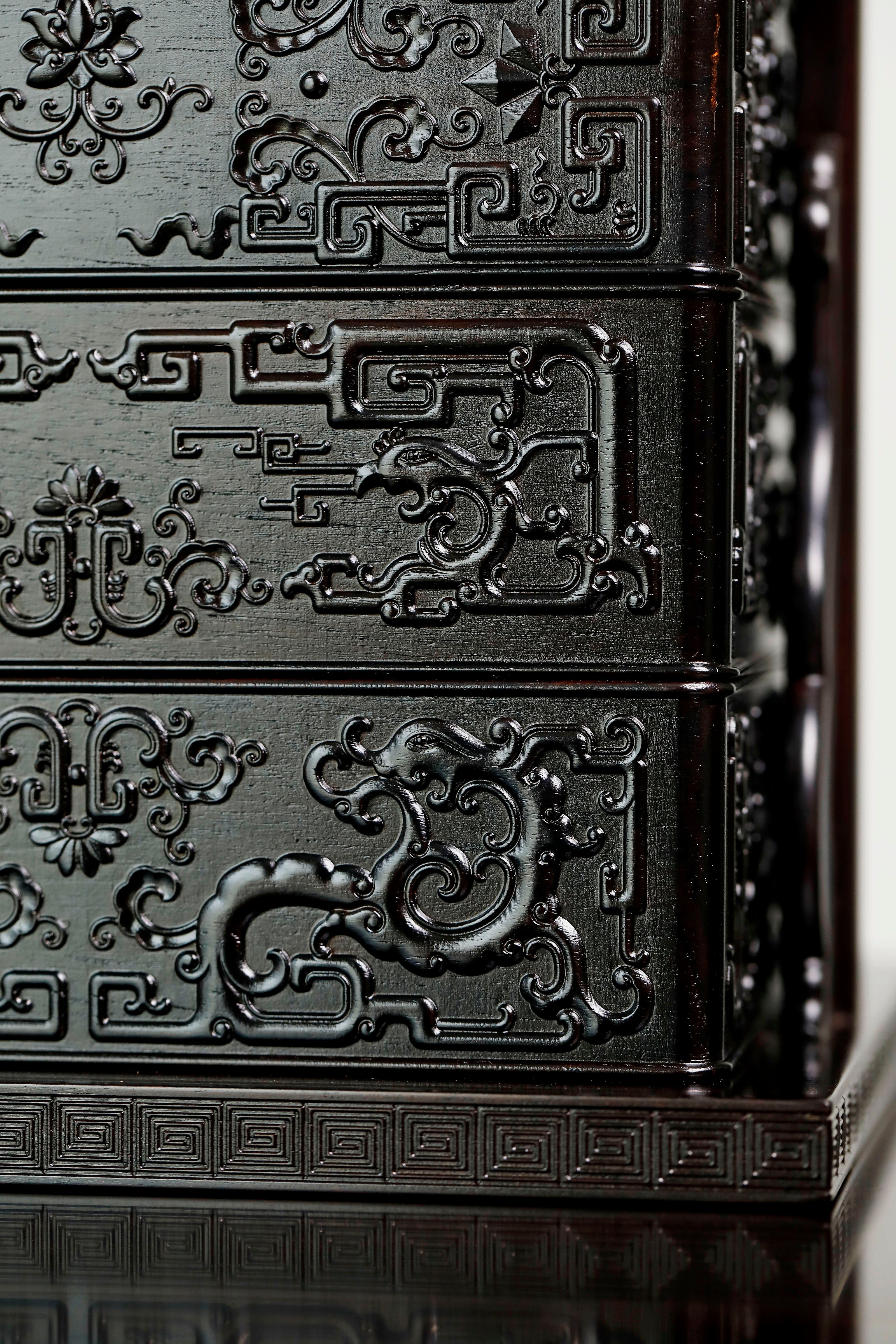 Purple sandalwood square box inlaid with mother-of-pearl and passionflower design