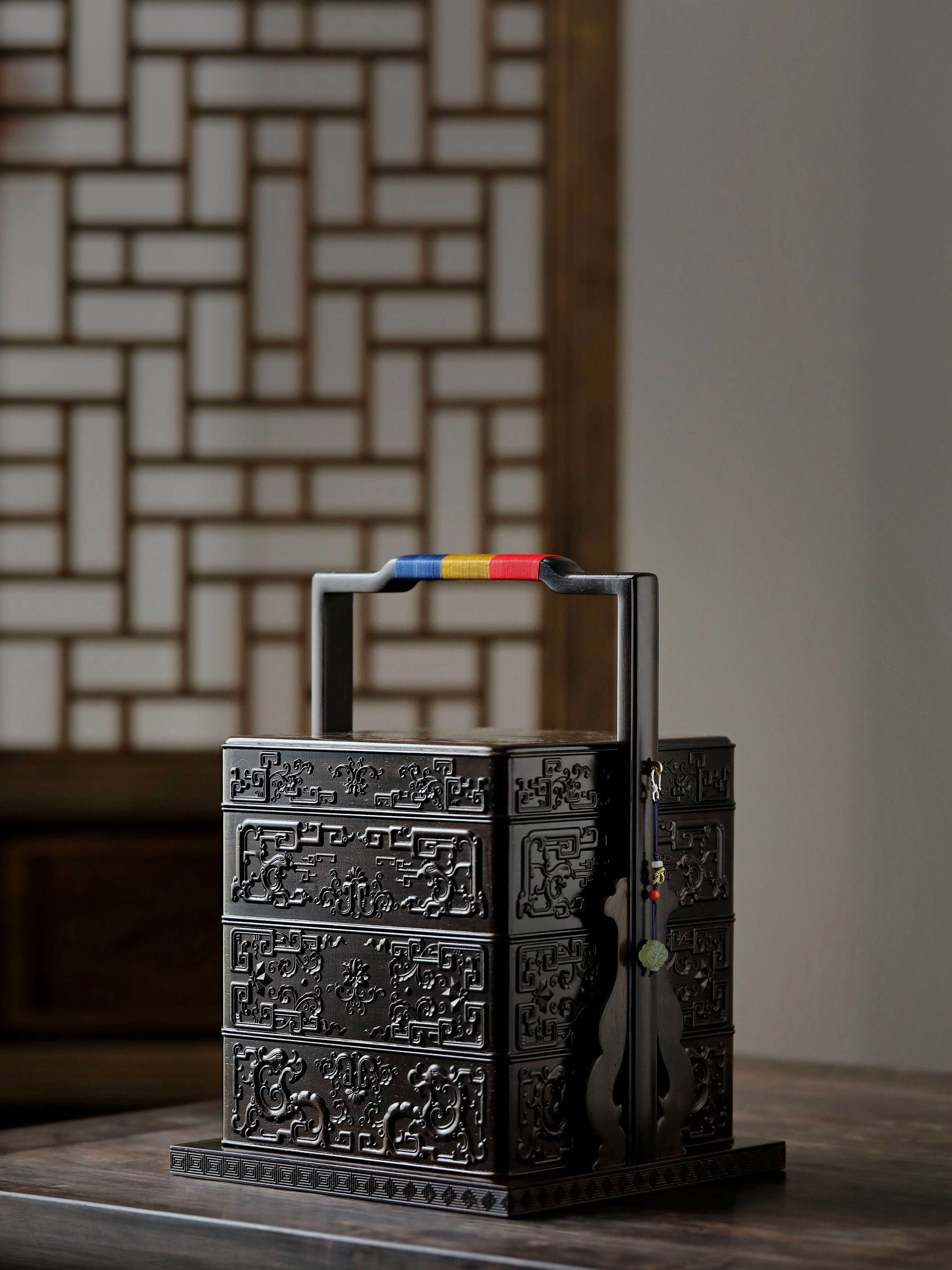 Purple sandalwood square box inlaid with mother-of-pearl and ruyi and lingzhi fungus