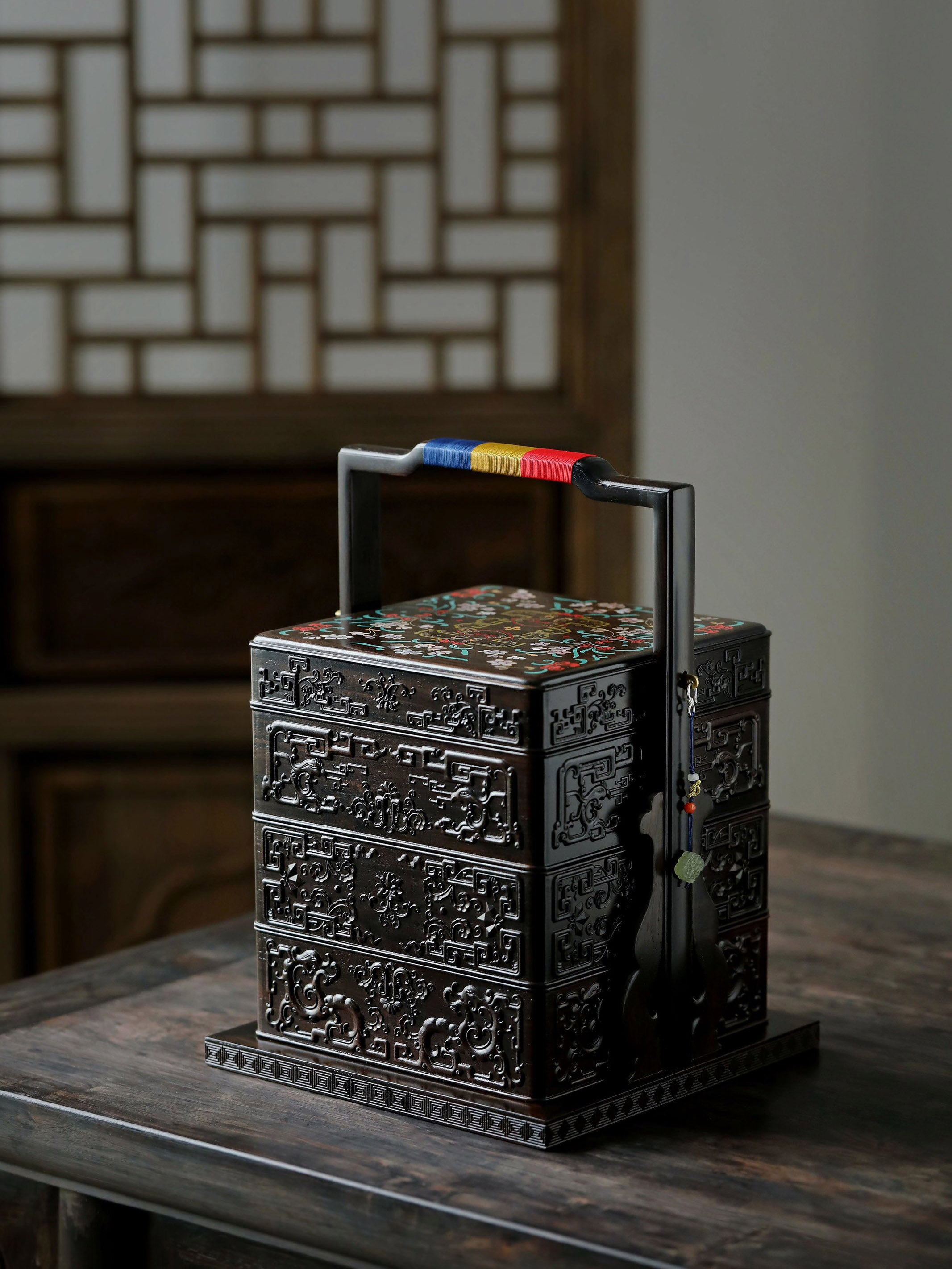 Purple sandalwood square box inlaid with mother-of-pearl and ruyi and lingzhi fungus