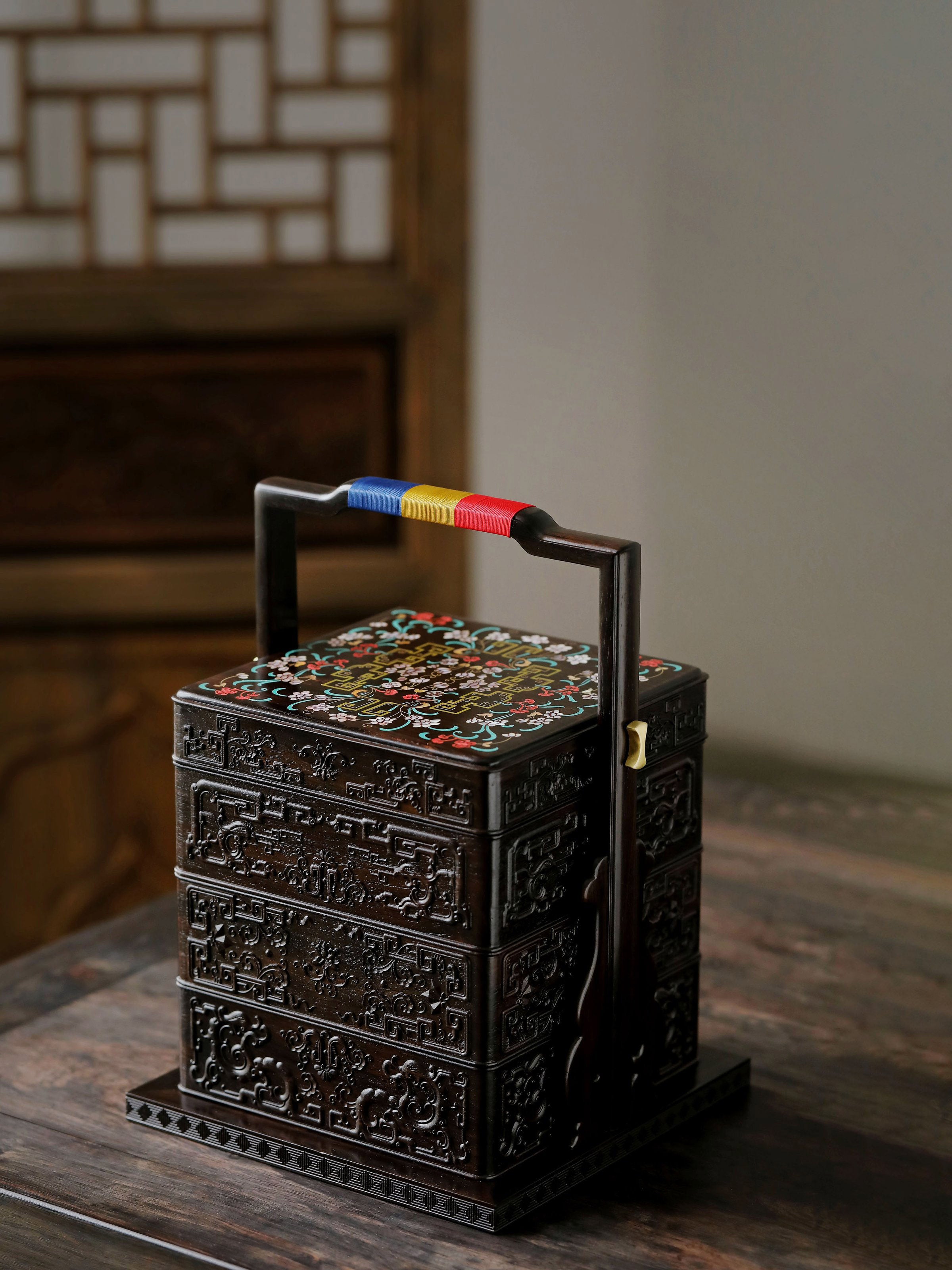 Purple sandalwood square box inlaid with mother-of-pearl and ruyi and lingzhi fungus