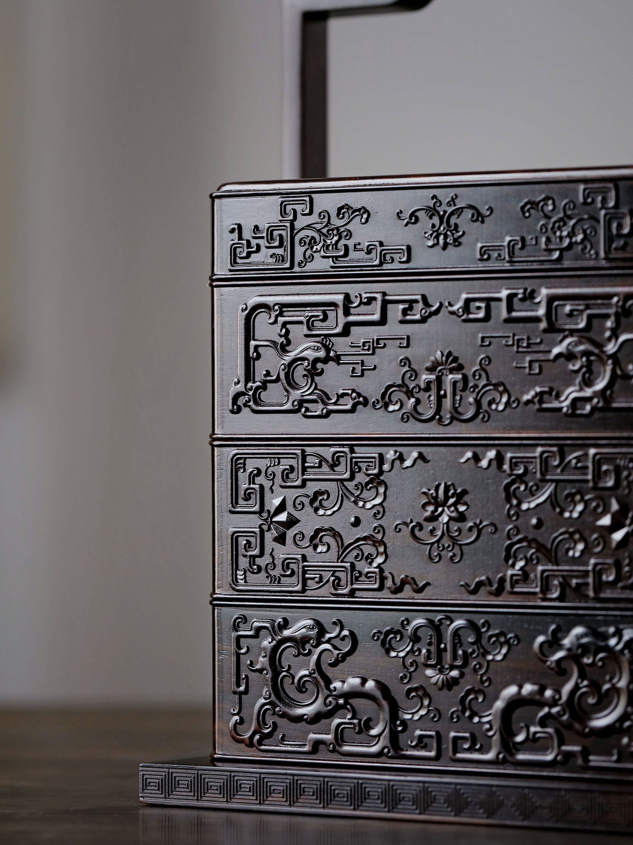 Purple sandalwood square box inlaid with mother-of-pearl and ruyi and lingzhi fungus