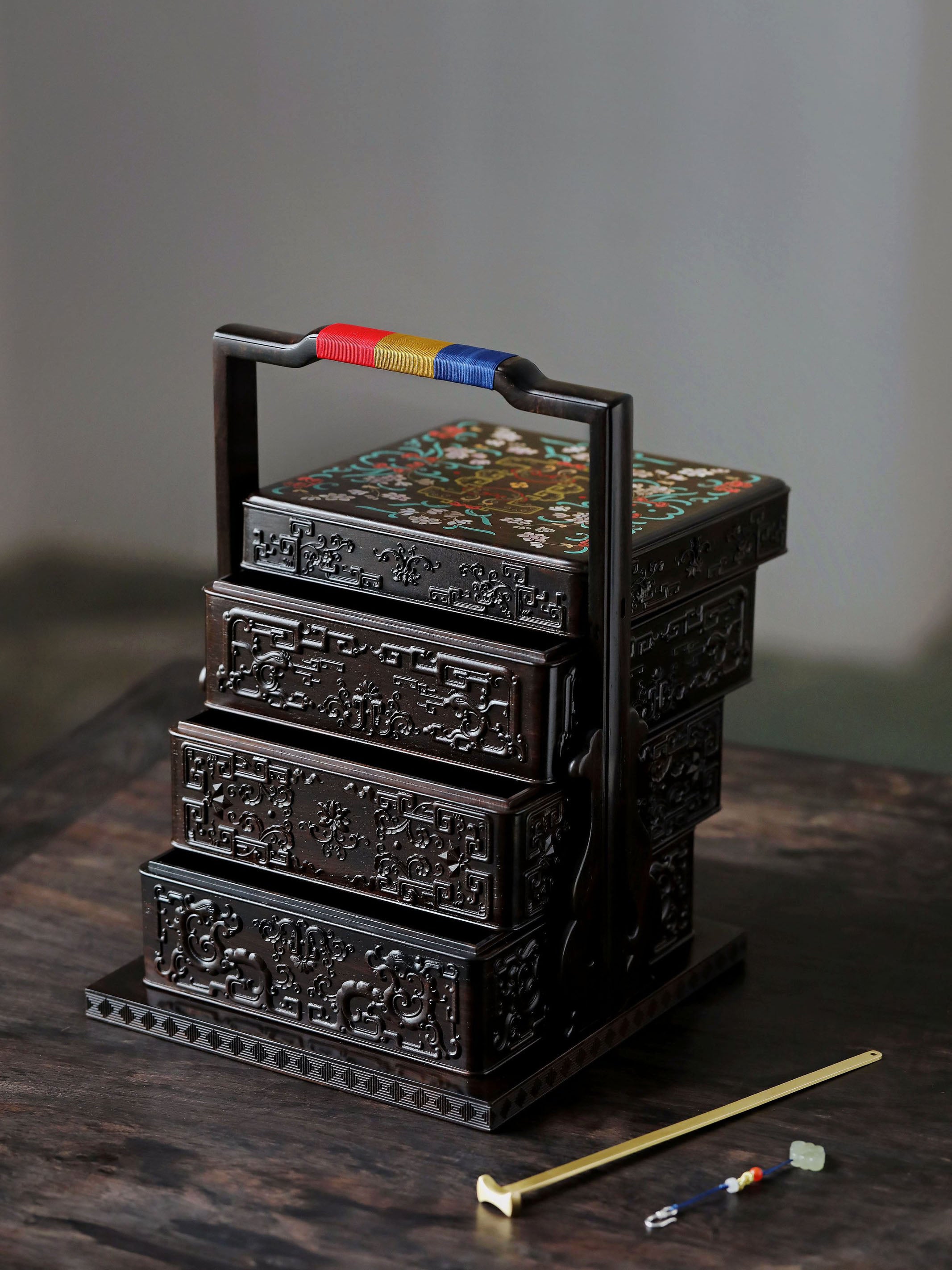 Purple sandalwood square box inlaid with mother-of-pearl and ruyi and lingzhi fungus