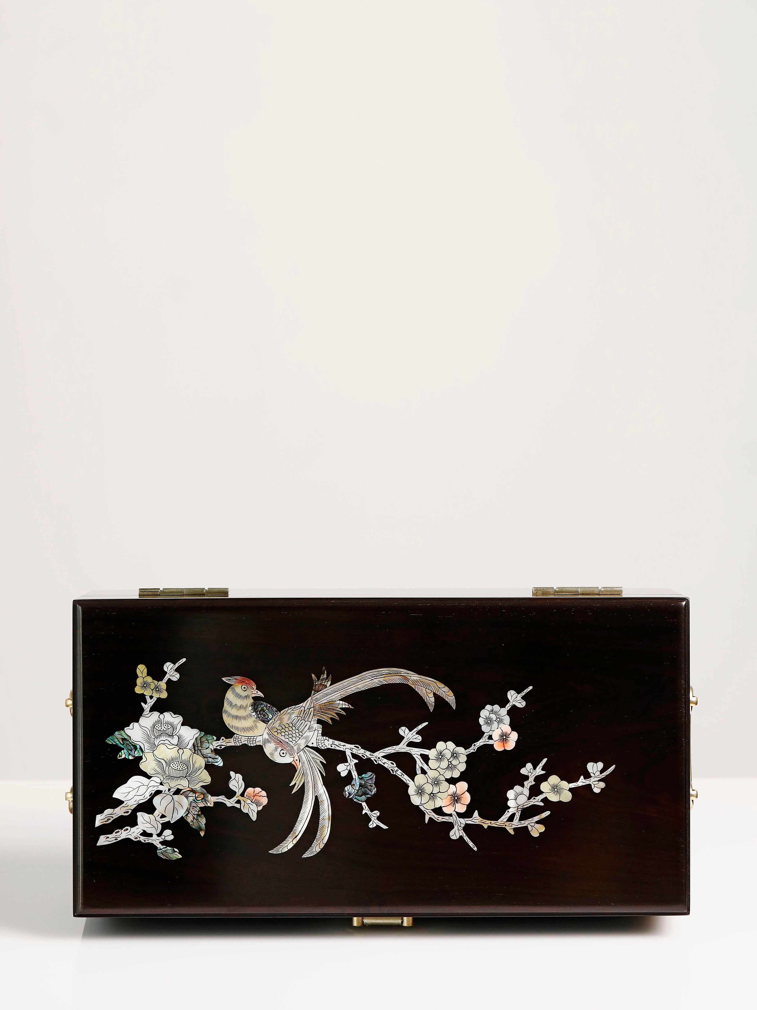 Purple sandalwood box with mother-of-pearl inlay and magpie design