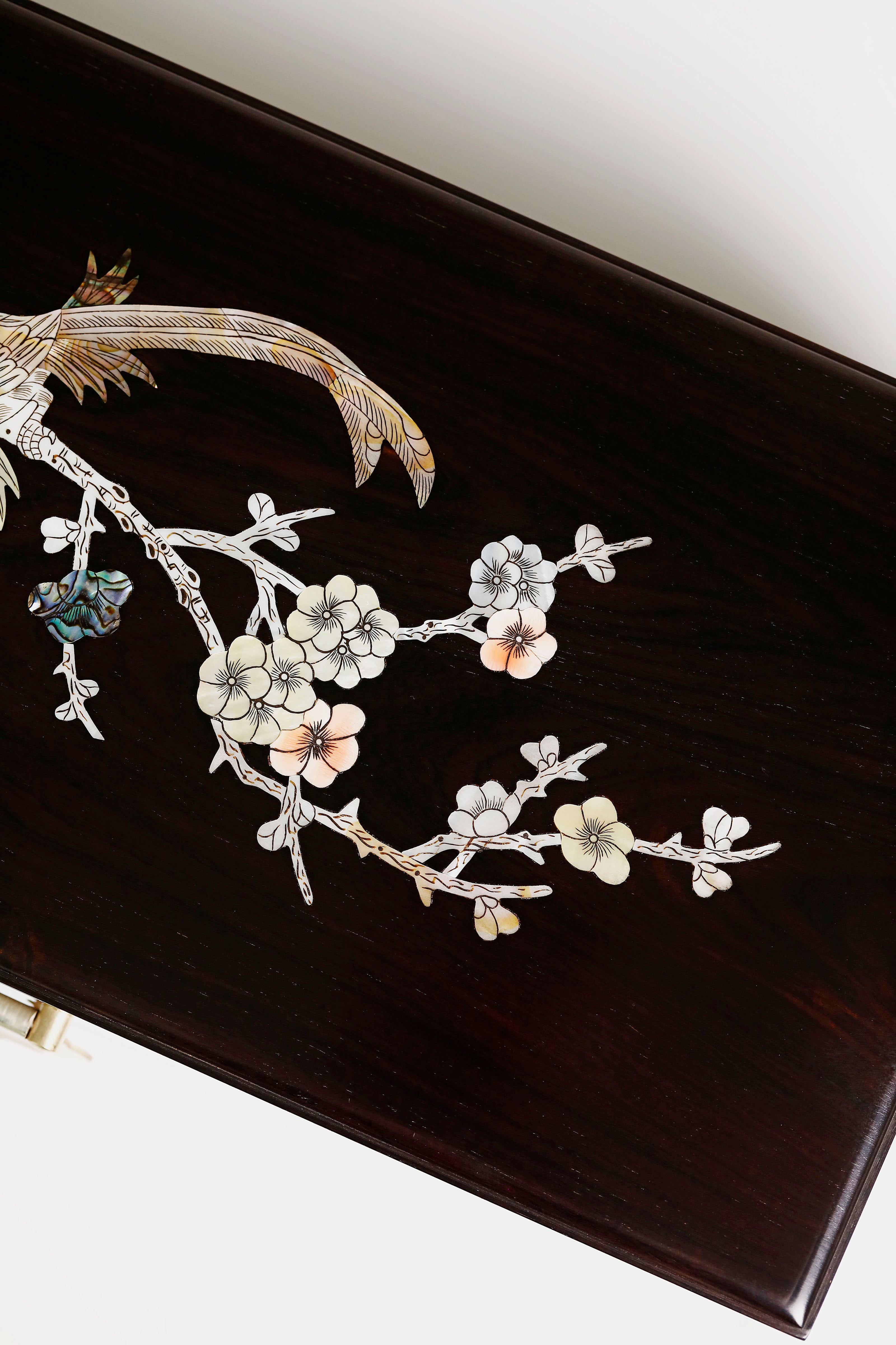 Purple sandalwood box with mother-of-pearl inlay and magpie design