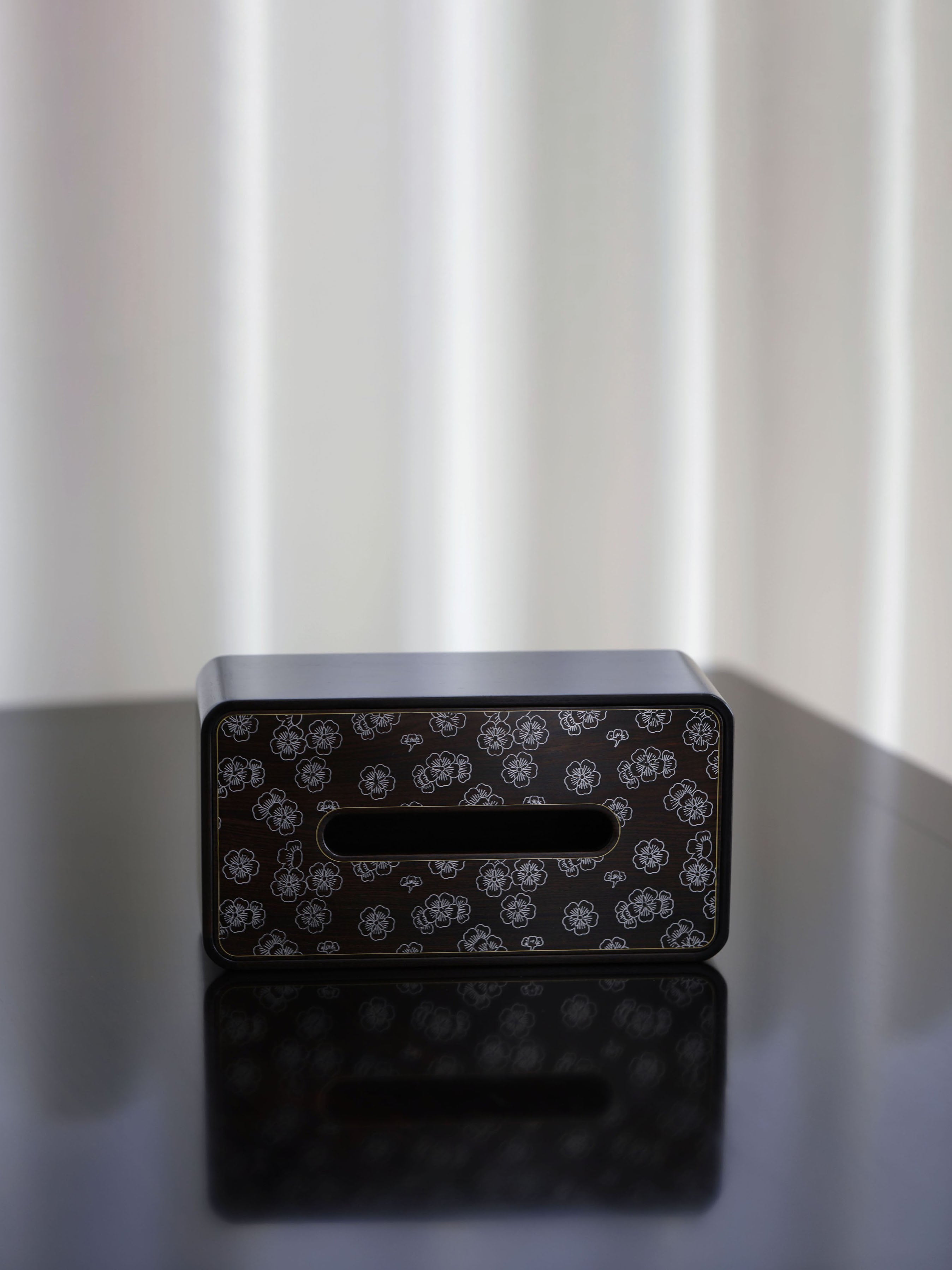 Plum blossom pattern/swastika pattern/snowflake pattern purple sandalwood tissue box