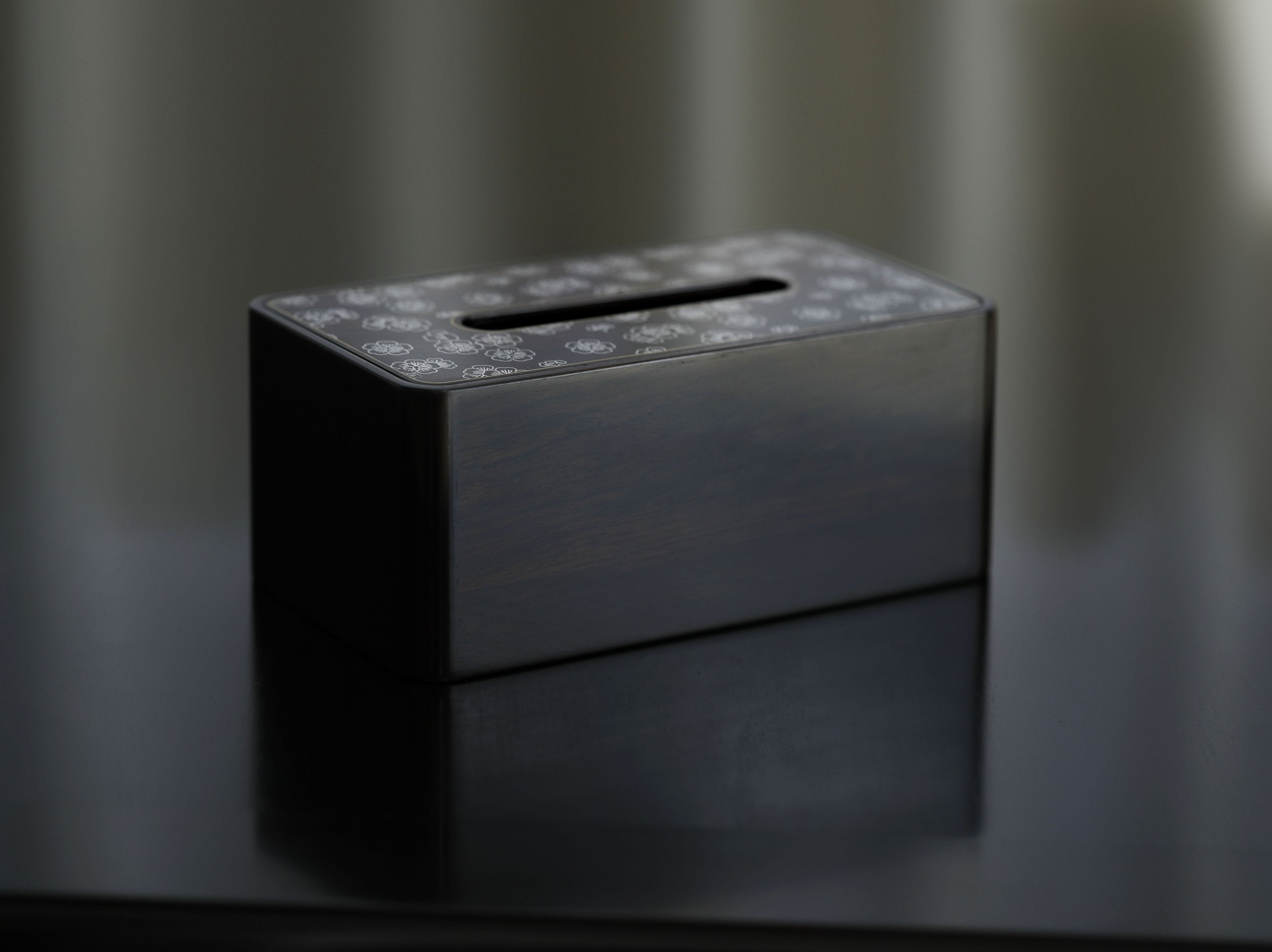 Plum blossom pattern/swastika pattern/snowflake pattern purple sandalwood tissue box