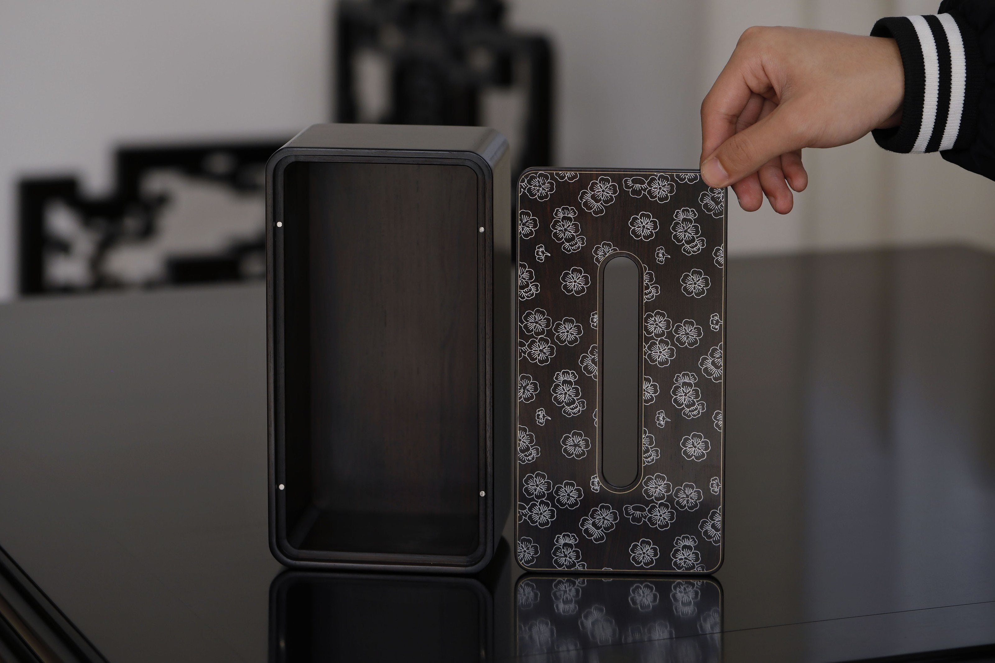 Plum blossom pattern/swastika pattern/snowflake pattern purple sandalwood tissue box