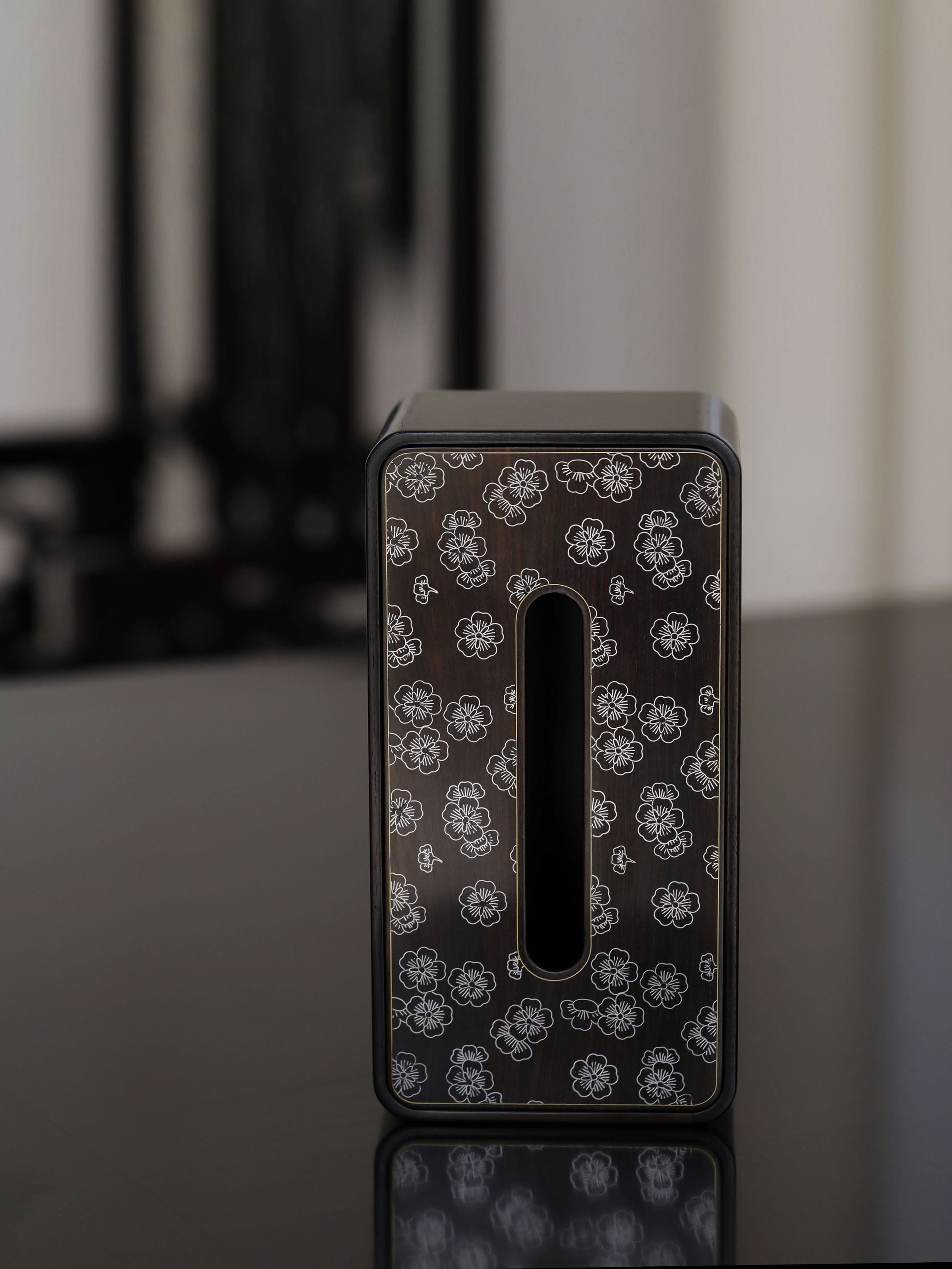 Plum blossom pattern/swastika pattern/snowflake pattern purple sandalwood tissue box